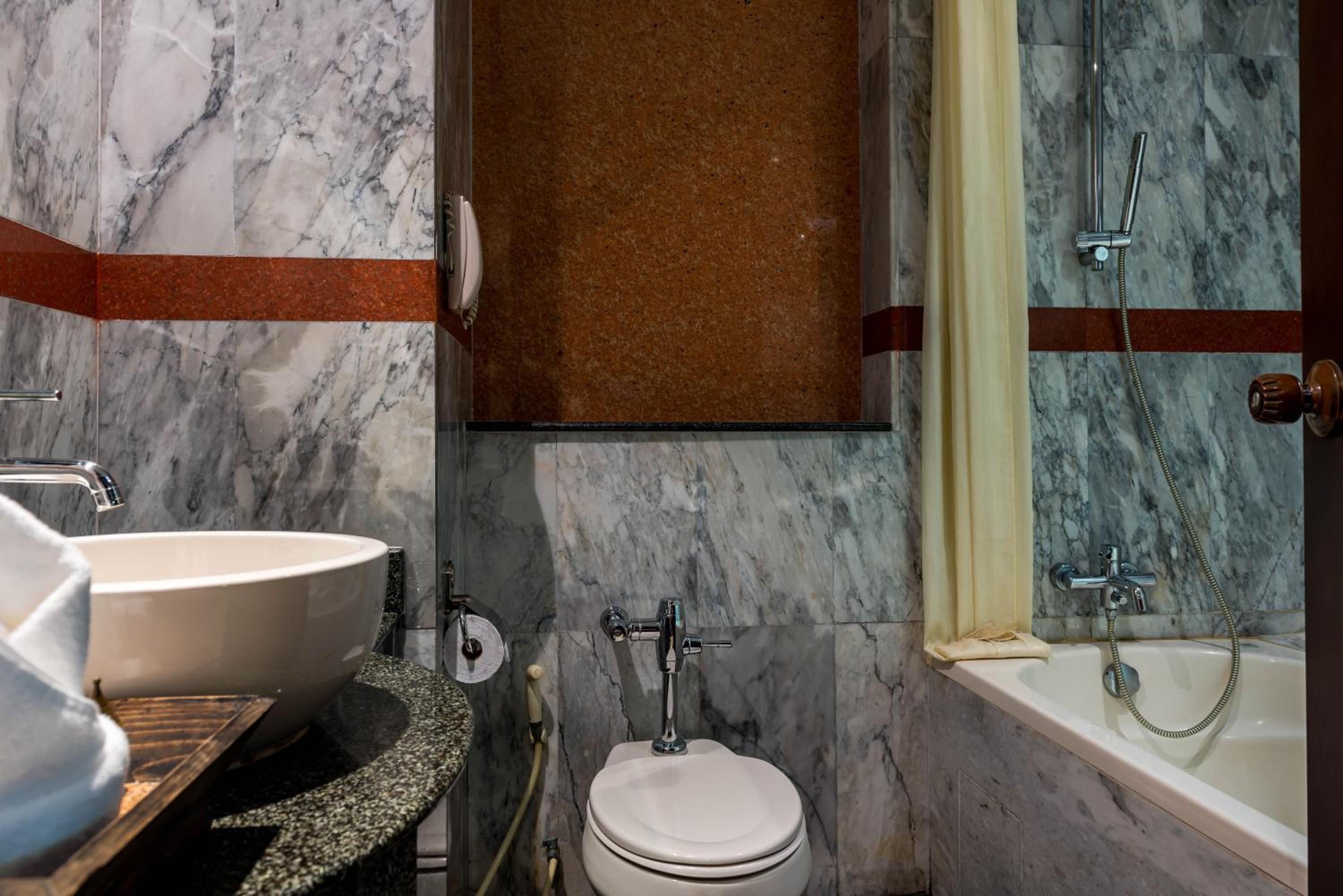 Deluxe Double or Twin Room with Outdoor Jacuzzi - Photo 7