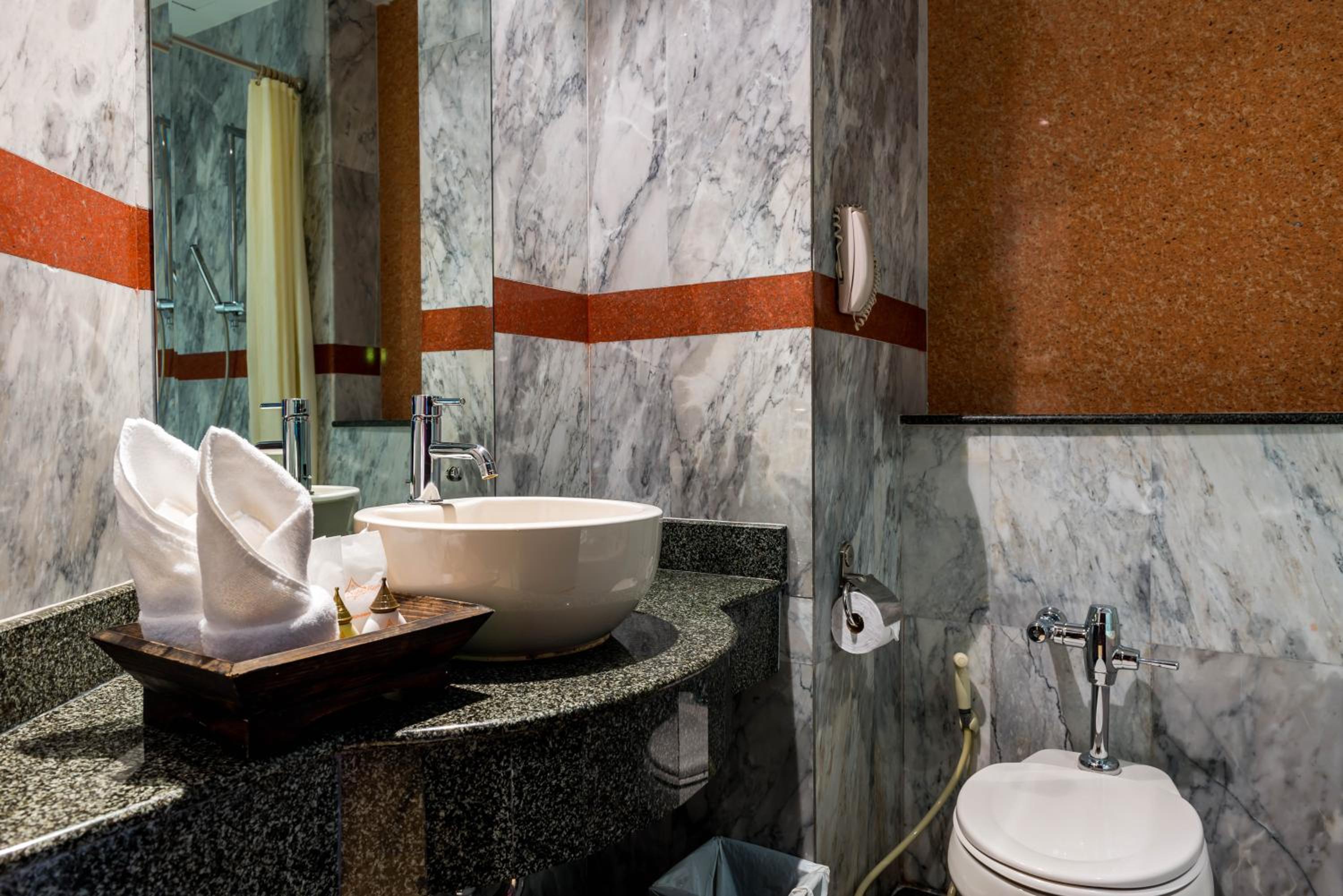 Grand Deluxe Double or Twin Room with Pool Access - Photo 2
