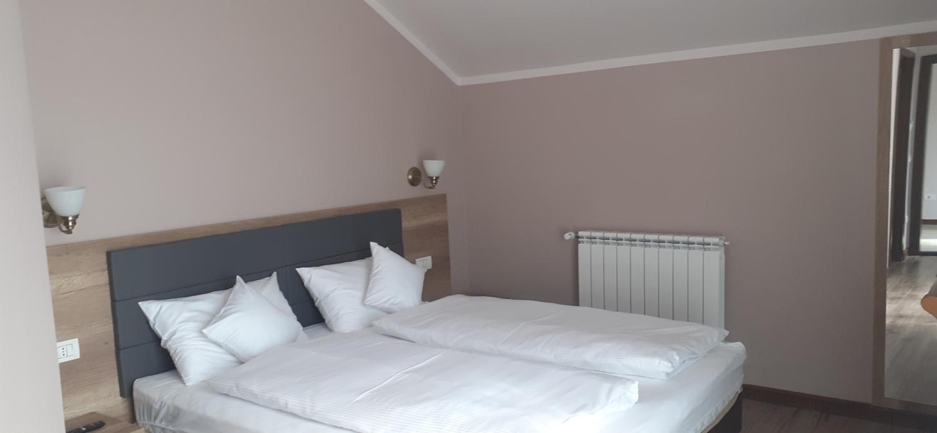 Double or Twin Room with Private Bathroom photo 2