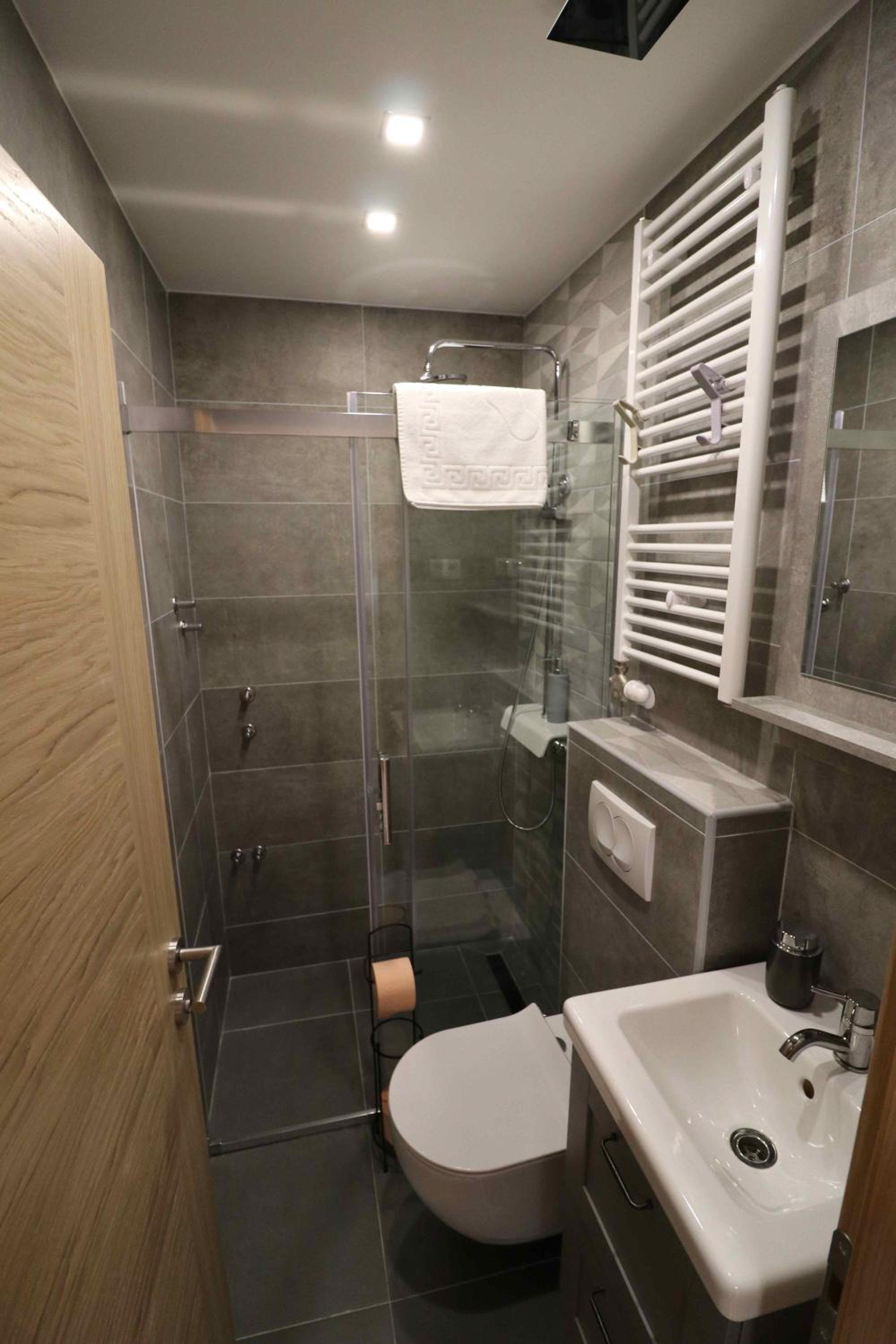 One-Bedroom Apartment - Photo 12