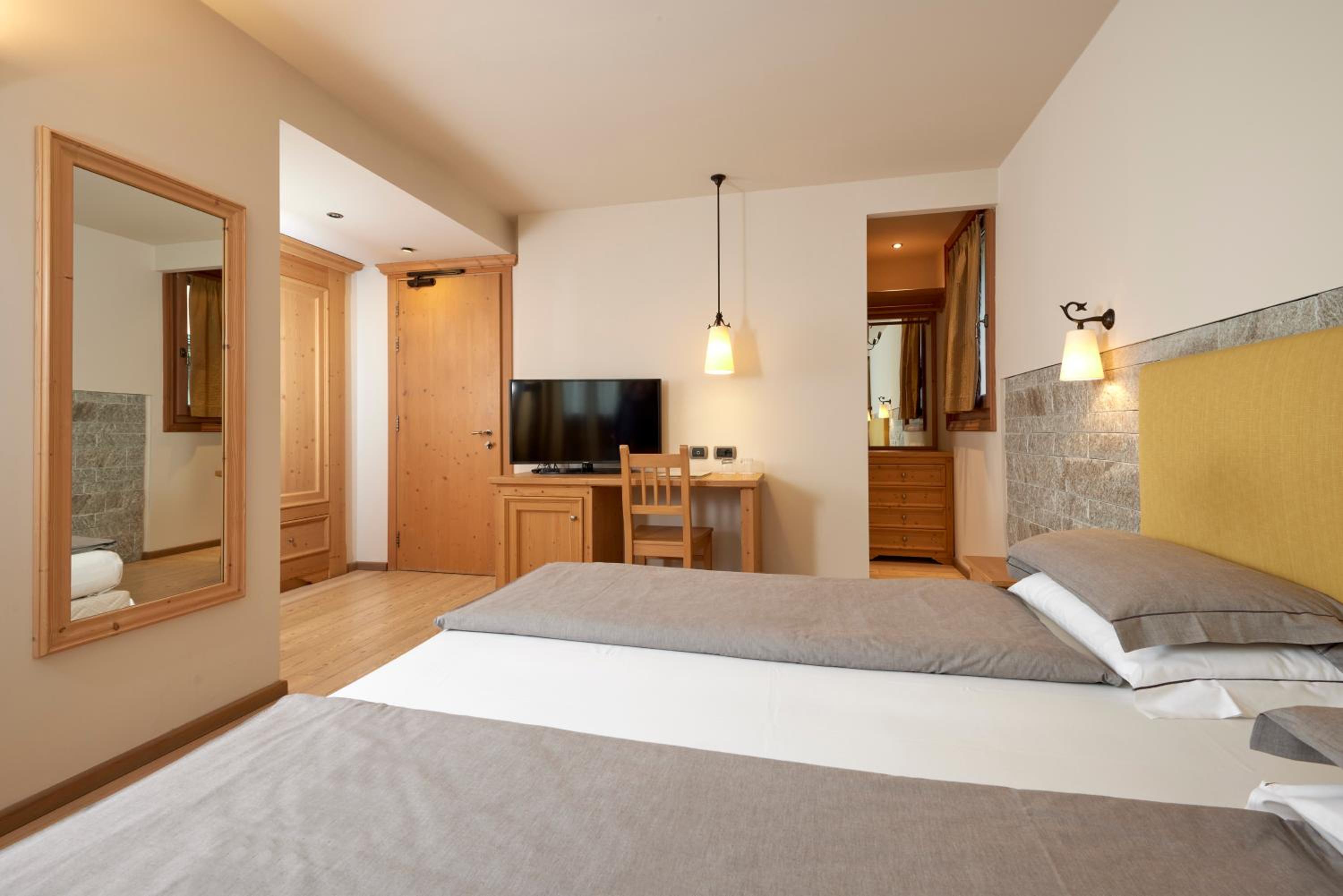 Standard Double or Twin Room - Photo 3