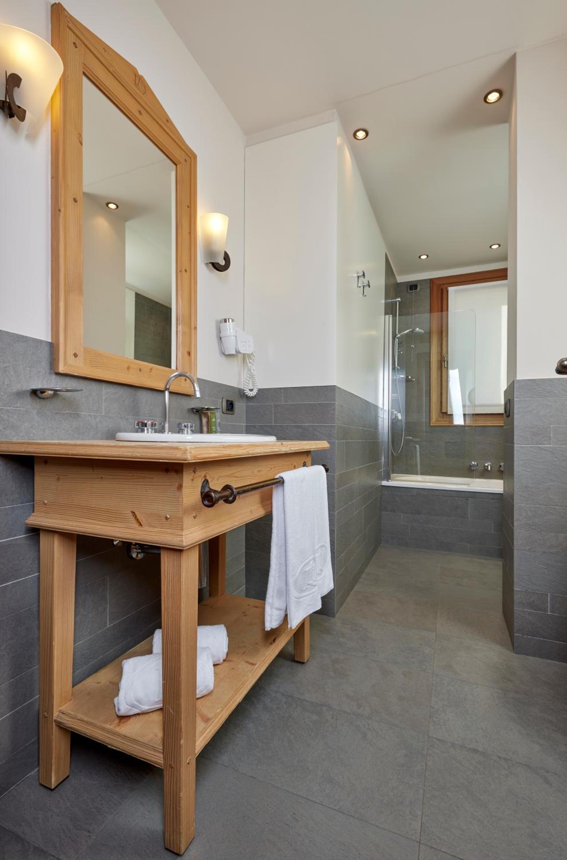 Standard Double or Twin Room - Photo 2