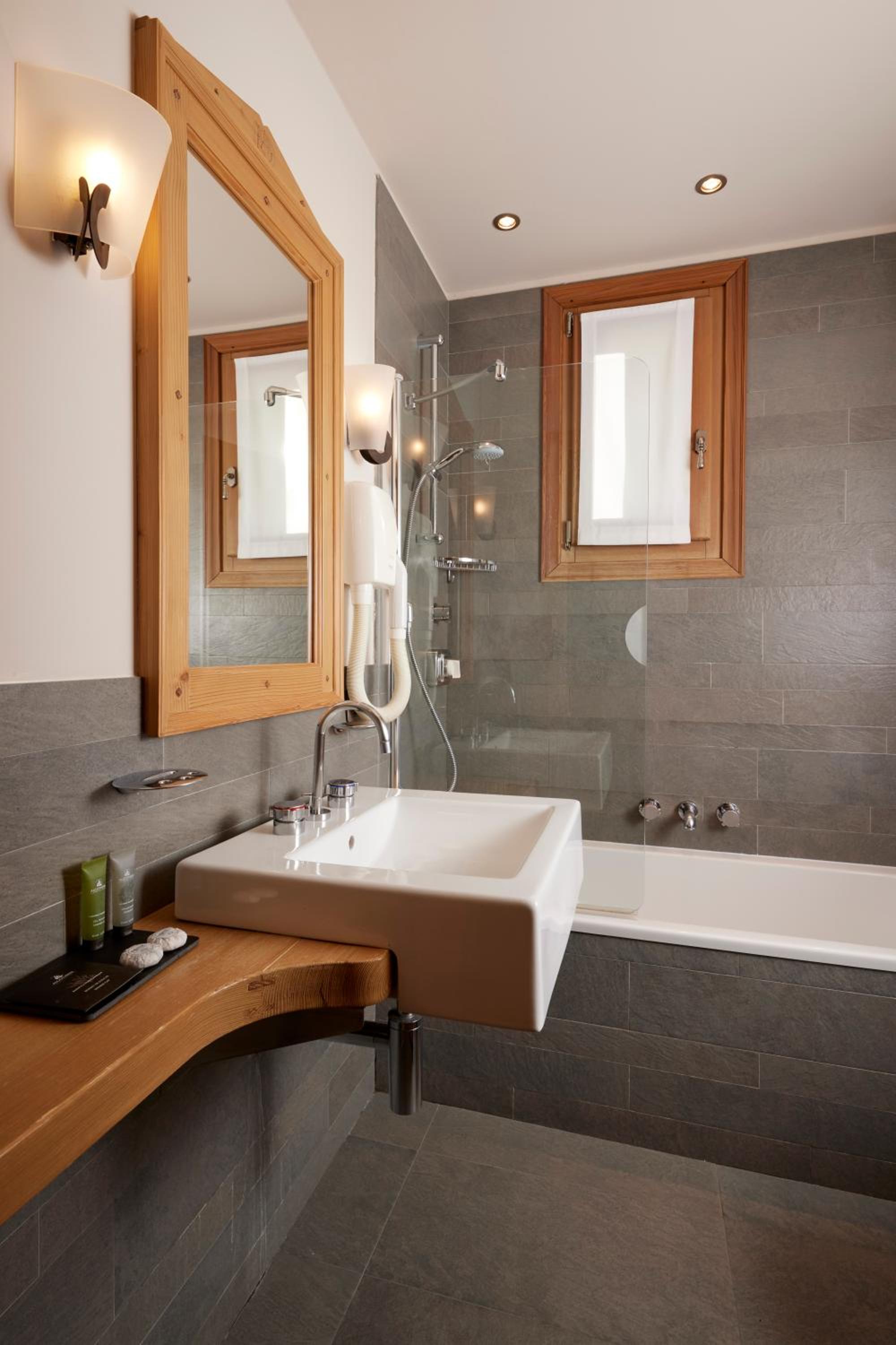 Standard Double or Twin Room - Photo 4