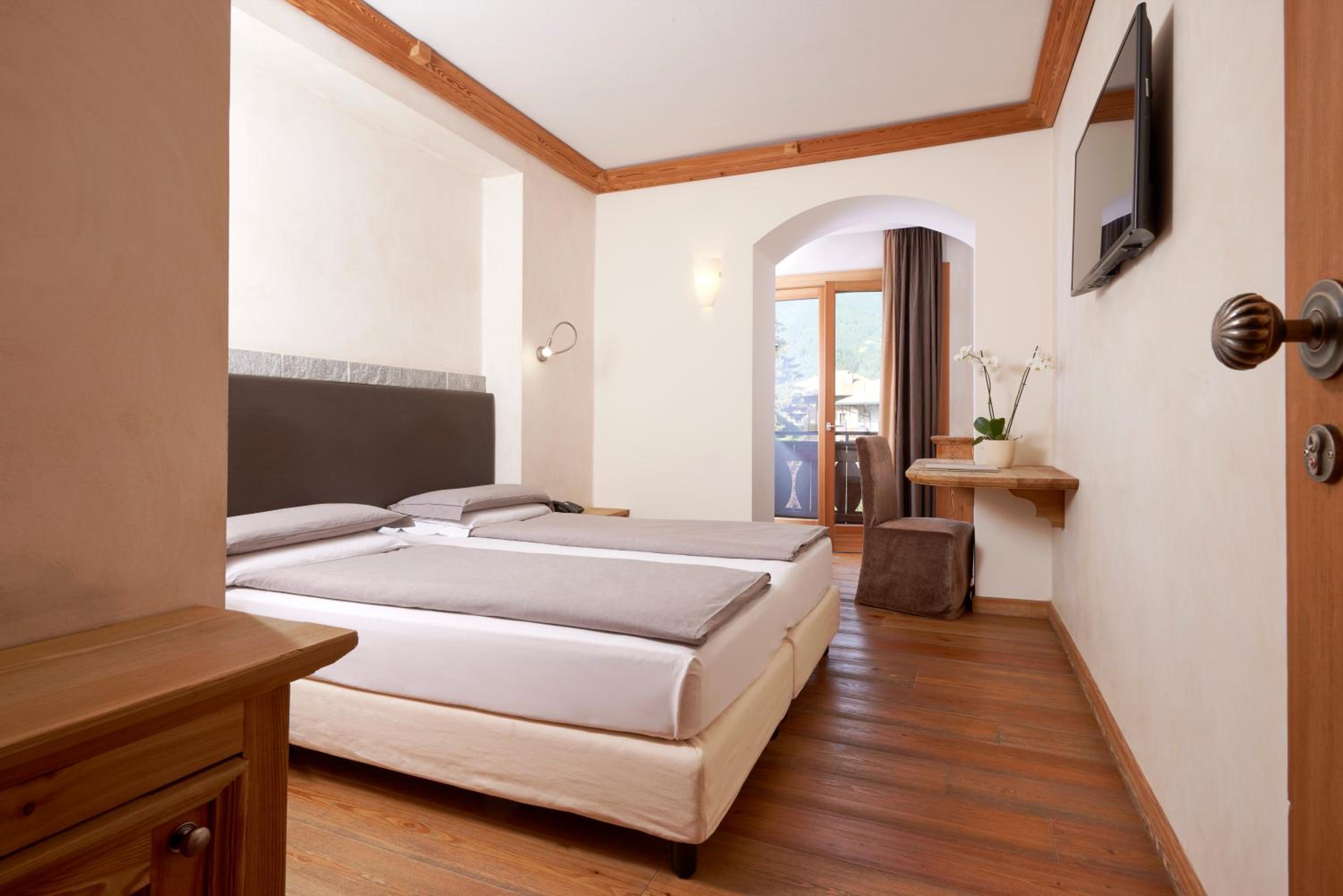Standard Double or Twin Room with Balcony - Photo 1