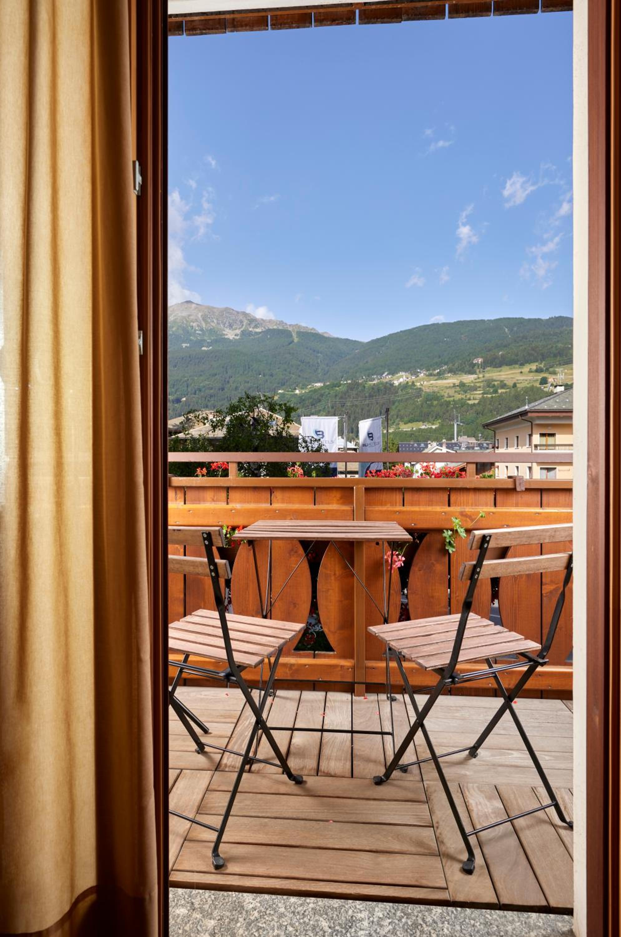 Standard Double or Twin Room with Balcony - Photo 2