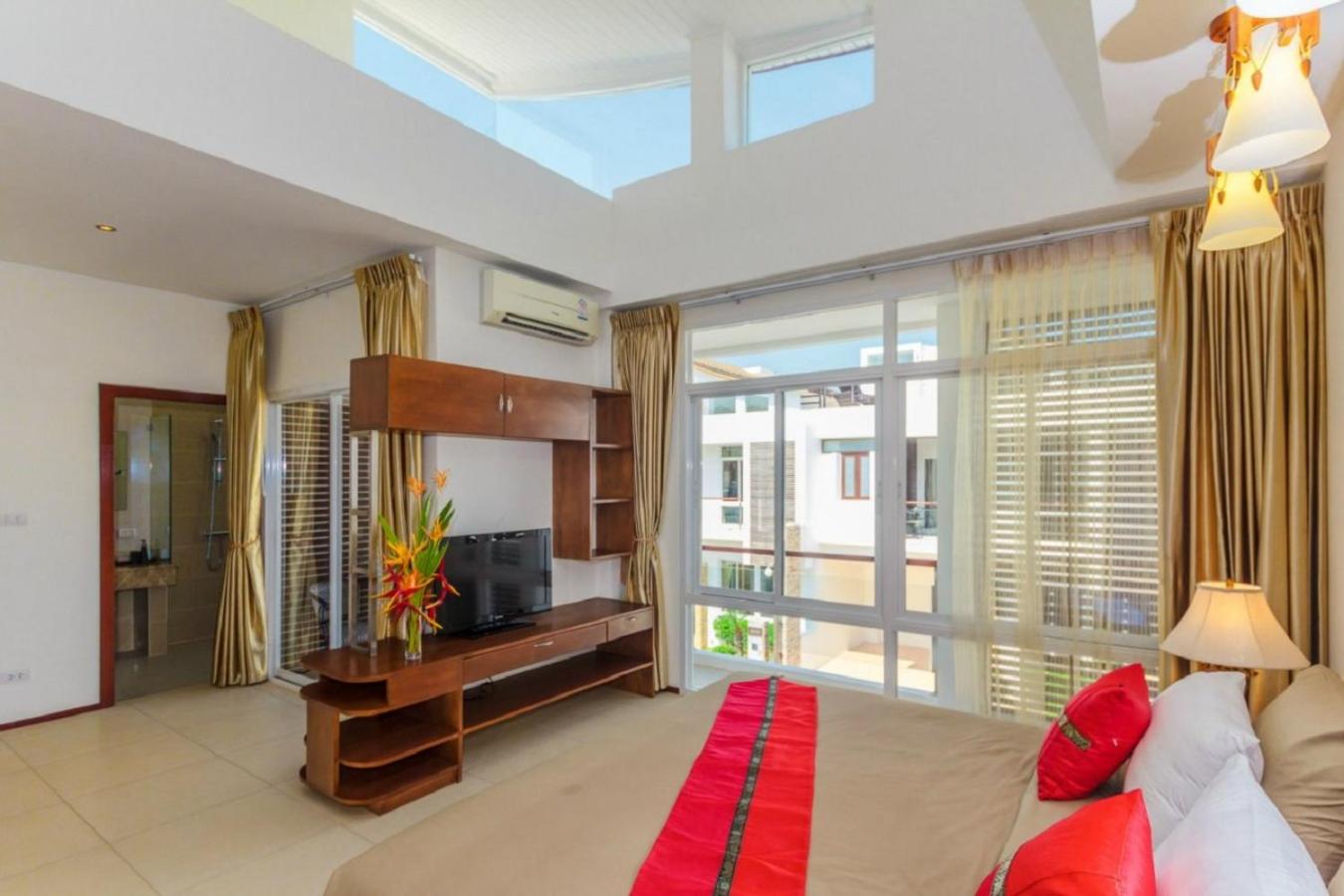 Superior Villa photo 1