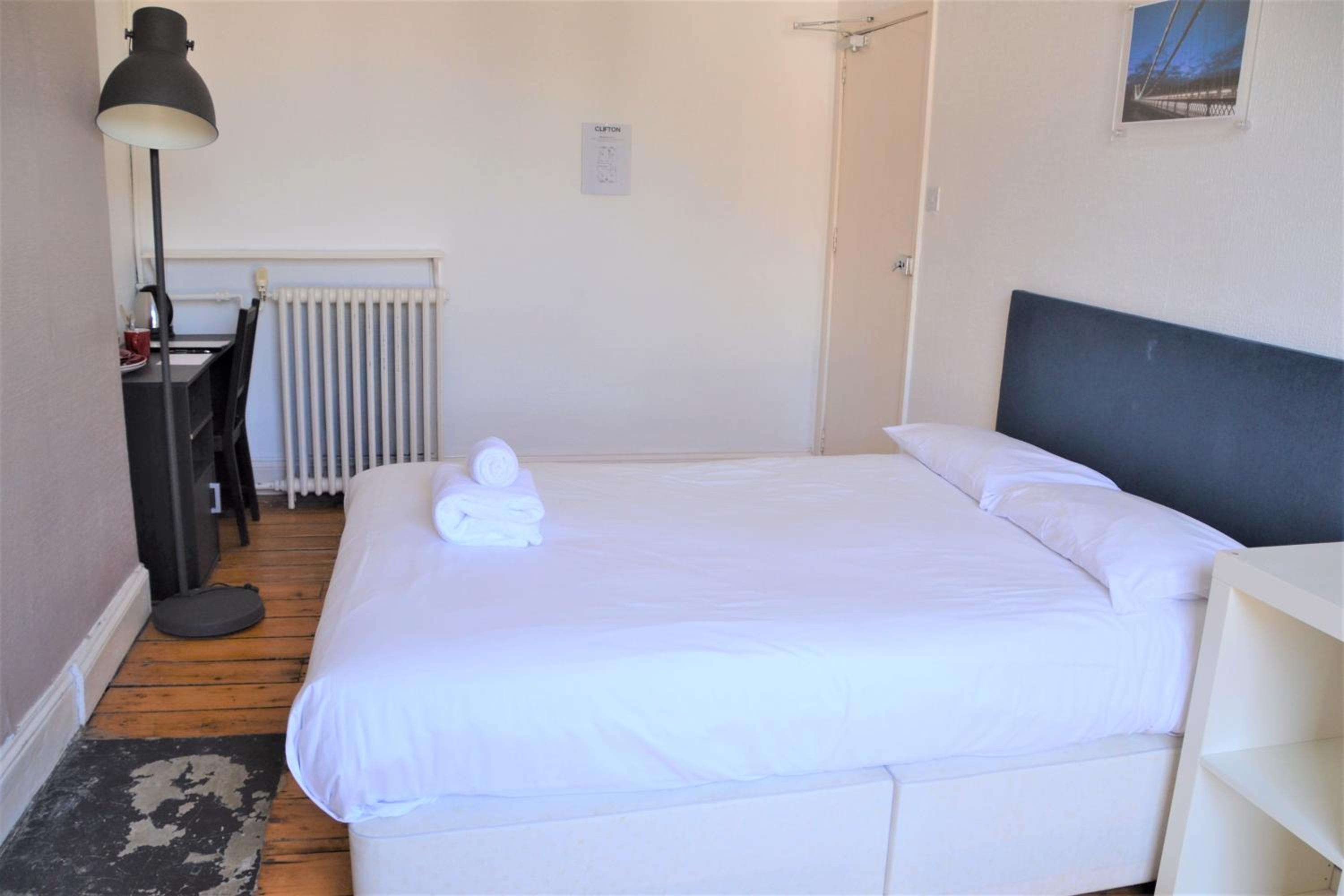 Large Double Room with Shared Bathroom