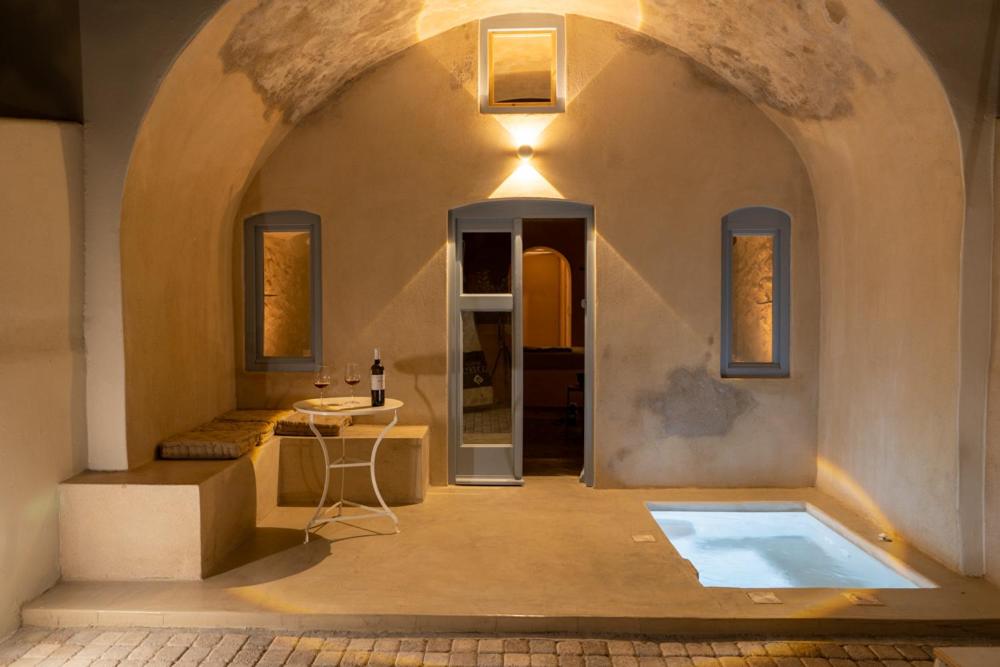 Superior Cellar (1 & 2) with Outdoor Hot Tub photo 2