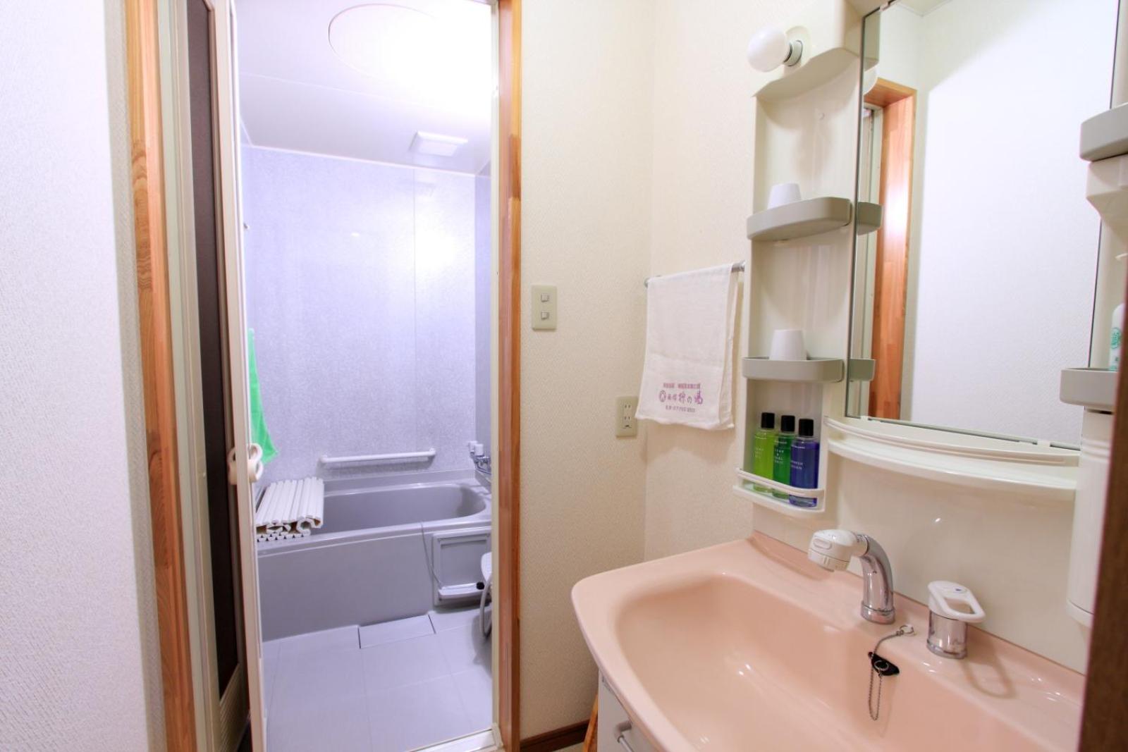 Japanese-Style Room with Private Bathroom and Toilet photo 2