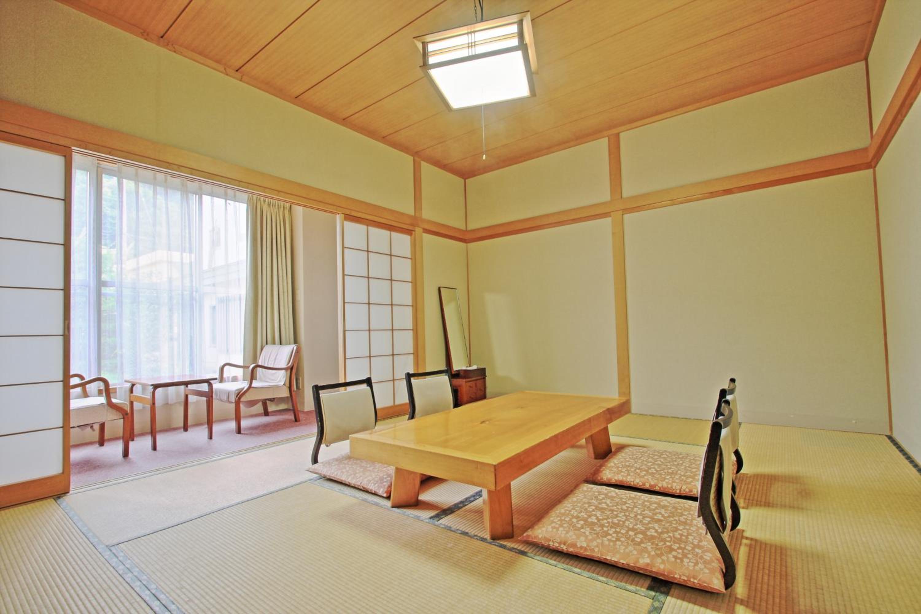 Japanese-Style Room with Private Toilet - Photo 2