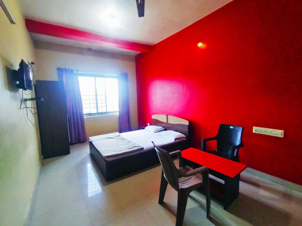 Budget Double Room - Photo 26