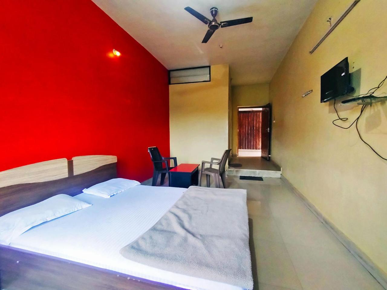 Budget Double Room - Photo 23