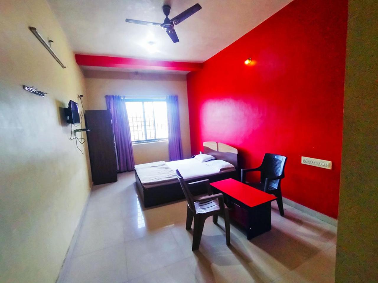 Budget Double Room - Photo 18
