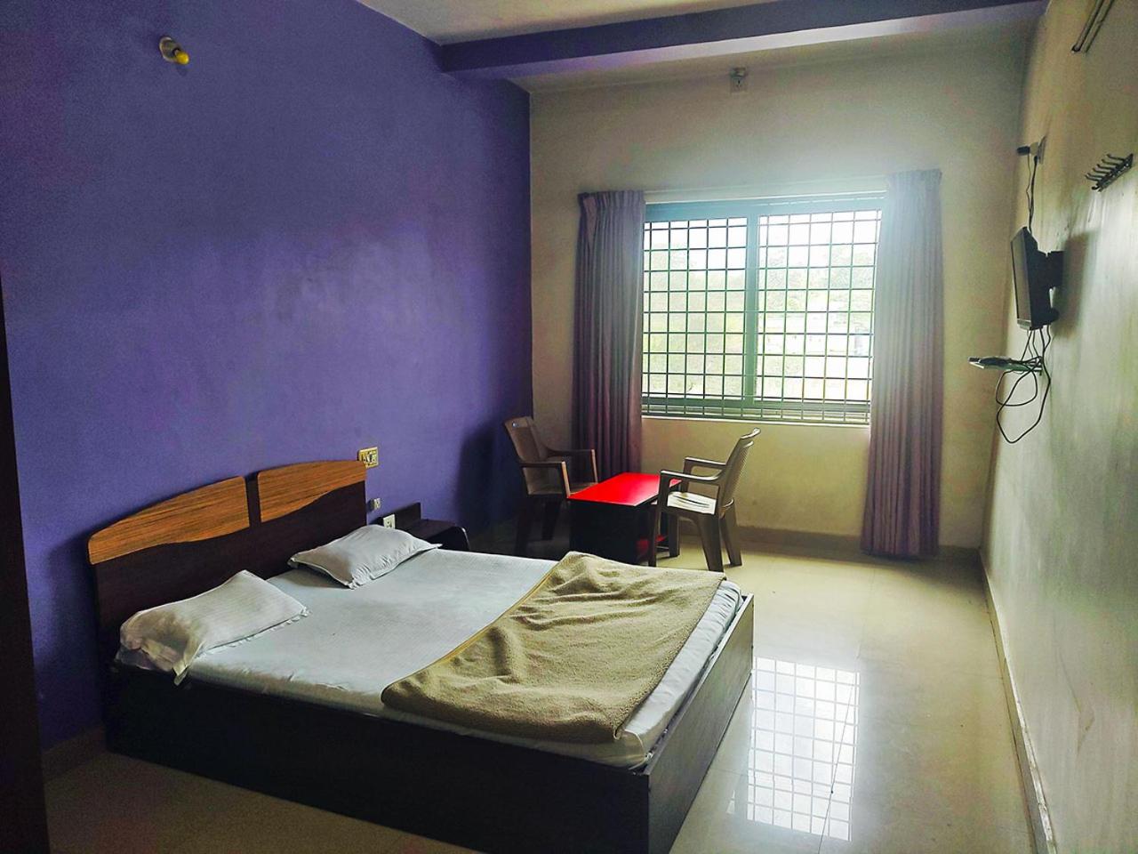 Budget Double Room - Photo 17