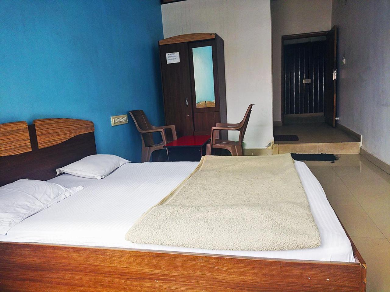Budget Double Room - Photo 10