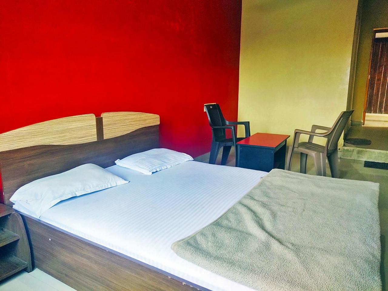 Budget Double Room - Photo 8