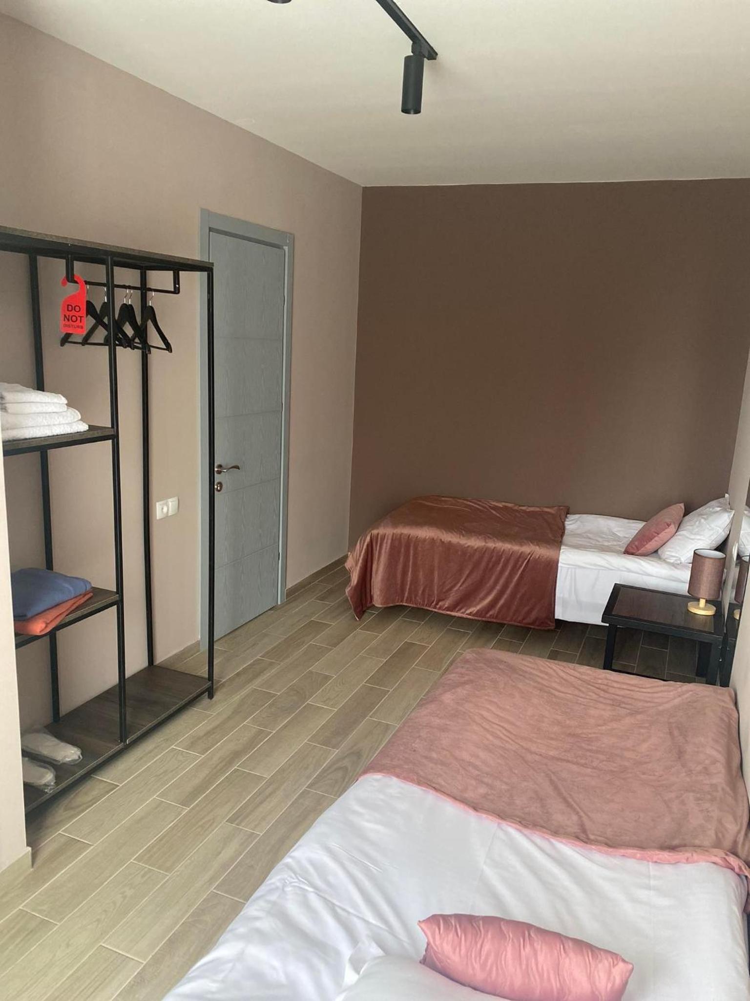 Standard Twin Room with Mountain View - Photo 2