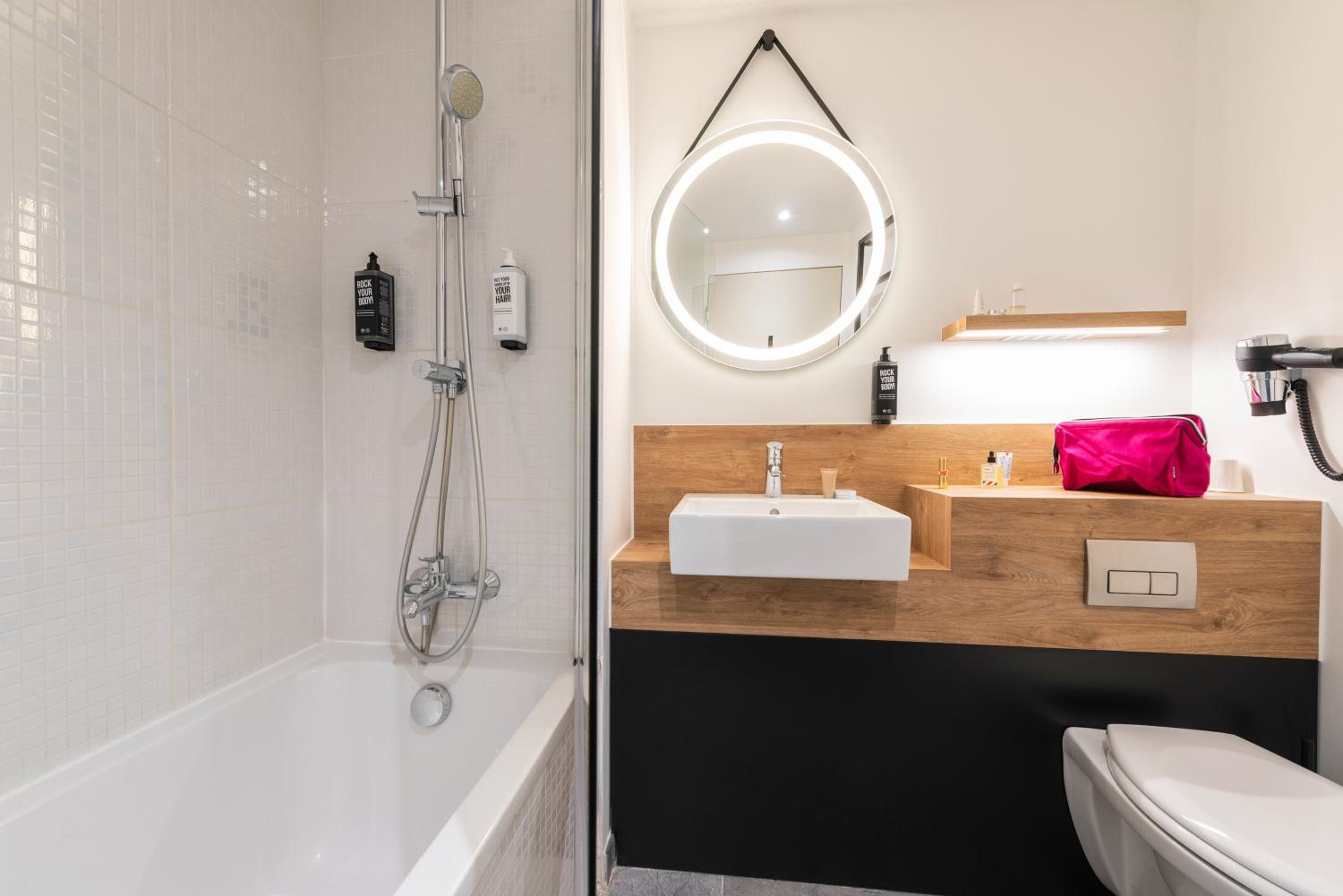 Standard Double Room - Photo 8