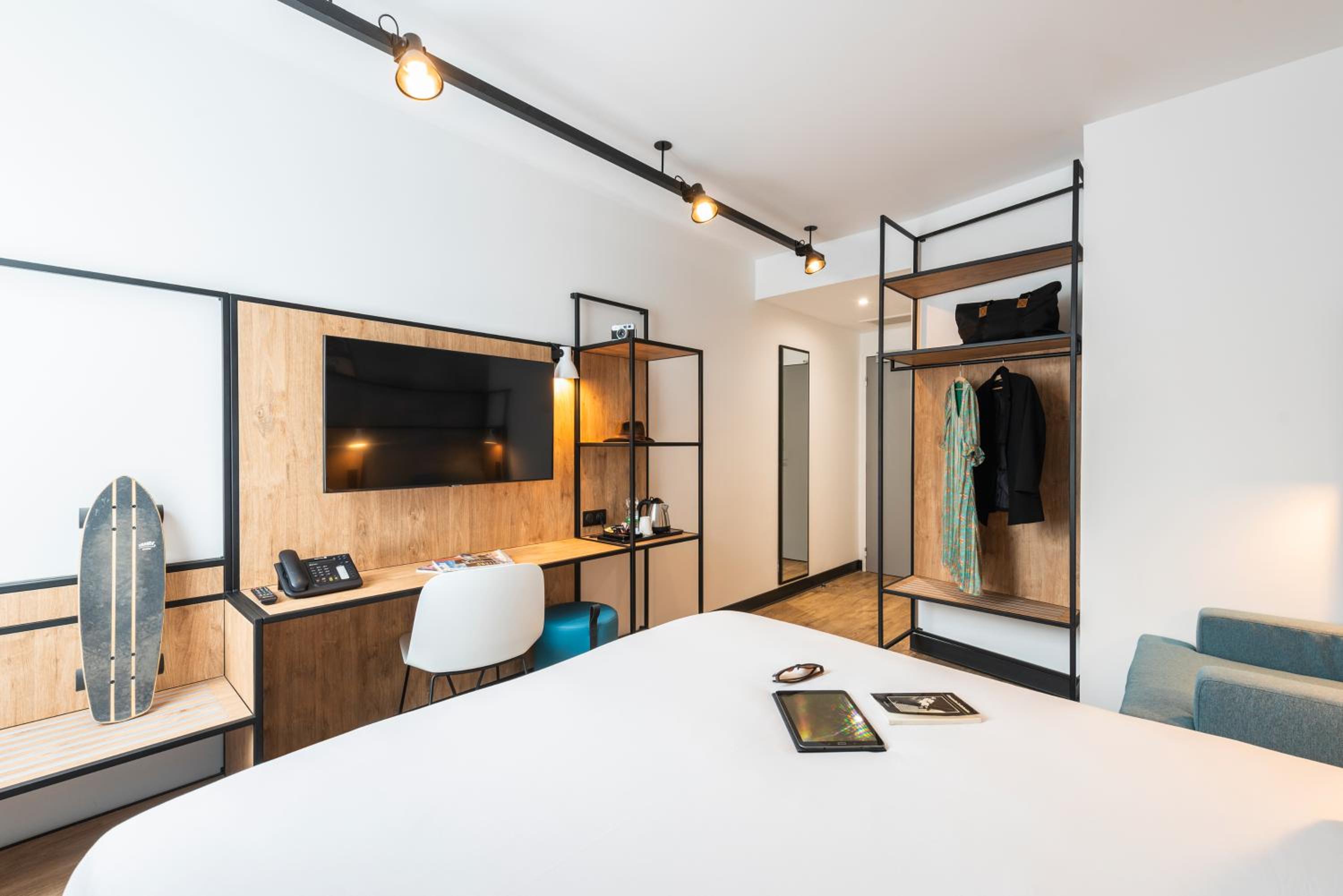Premium Double Room with Sofa Bed - Photo 7