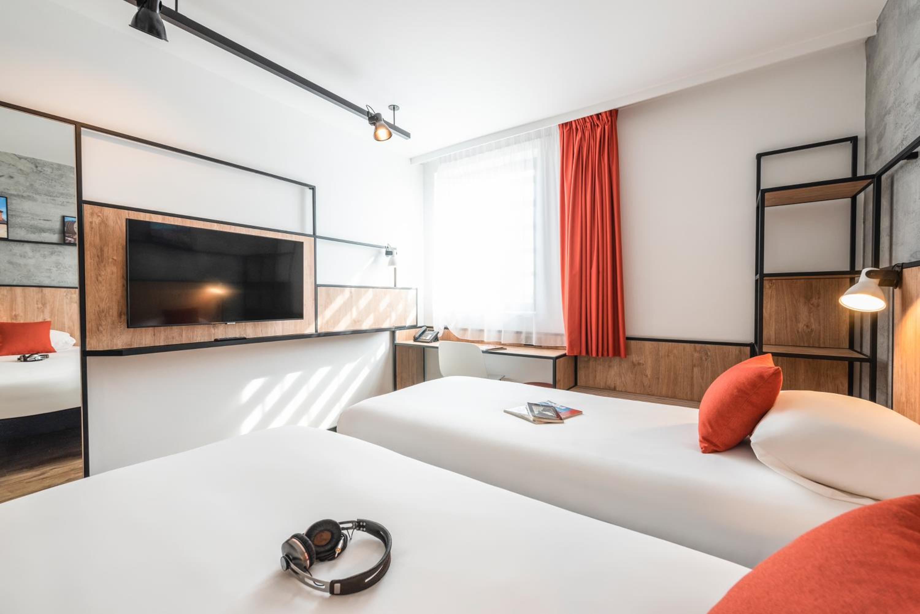 Standard Twin Room - Photo 1