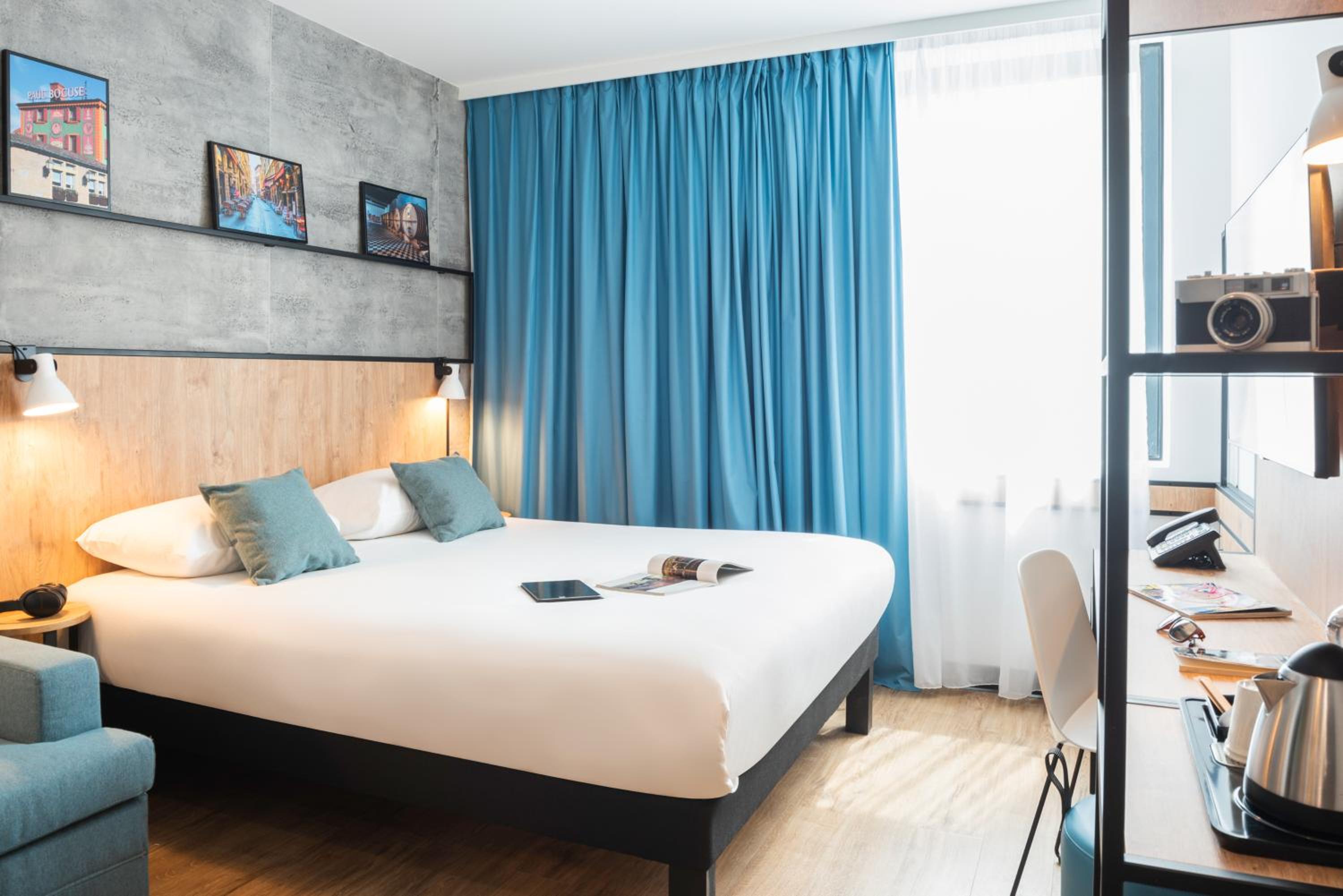 Premium Double Room with Sofa Bed - Photo 1