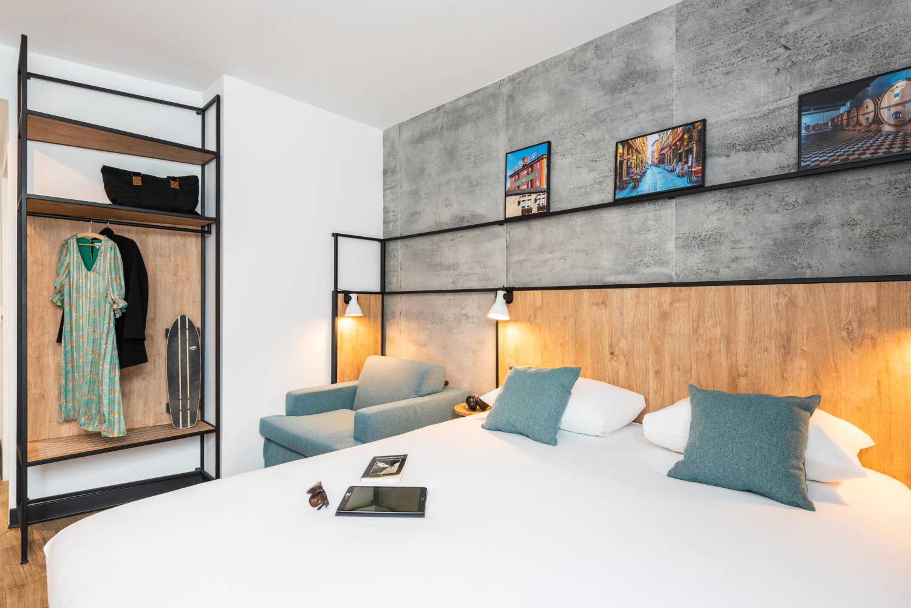 Premium Double Room with Sofa Bed - Photo 8