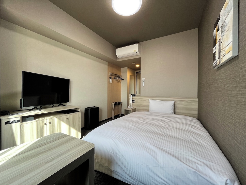 Standard Single Room, Smoking