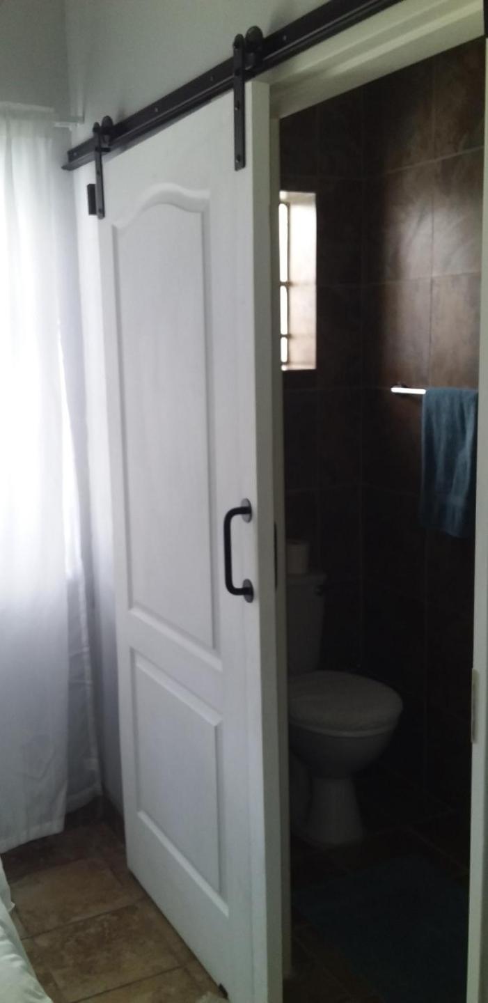 Budget Twin Room - Photo 2