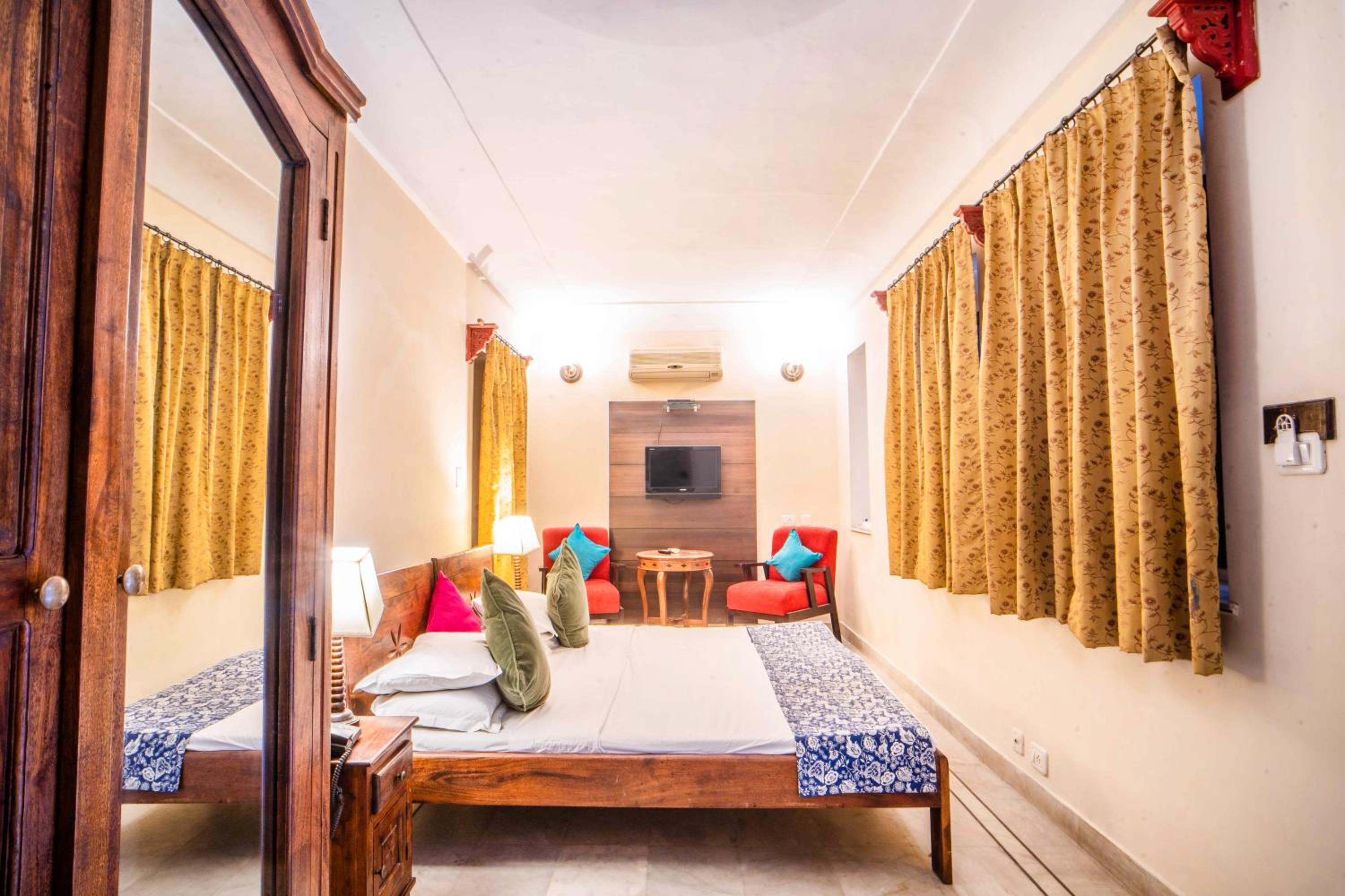 Heritage Standard Room: Enjoy Happy Hours with 1+1 offer