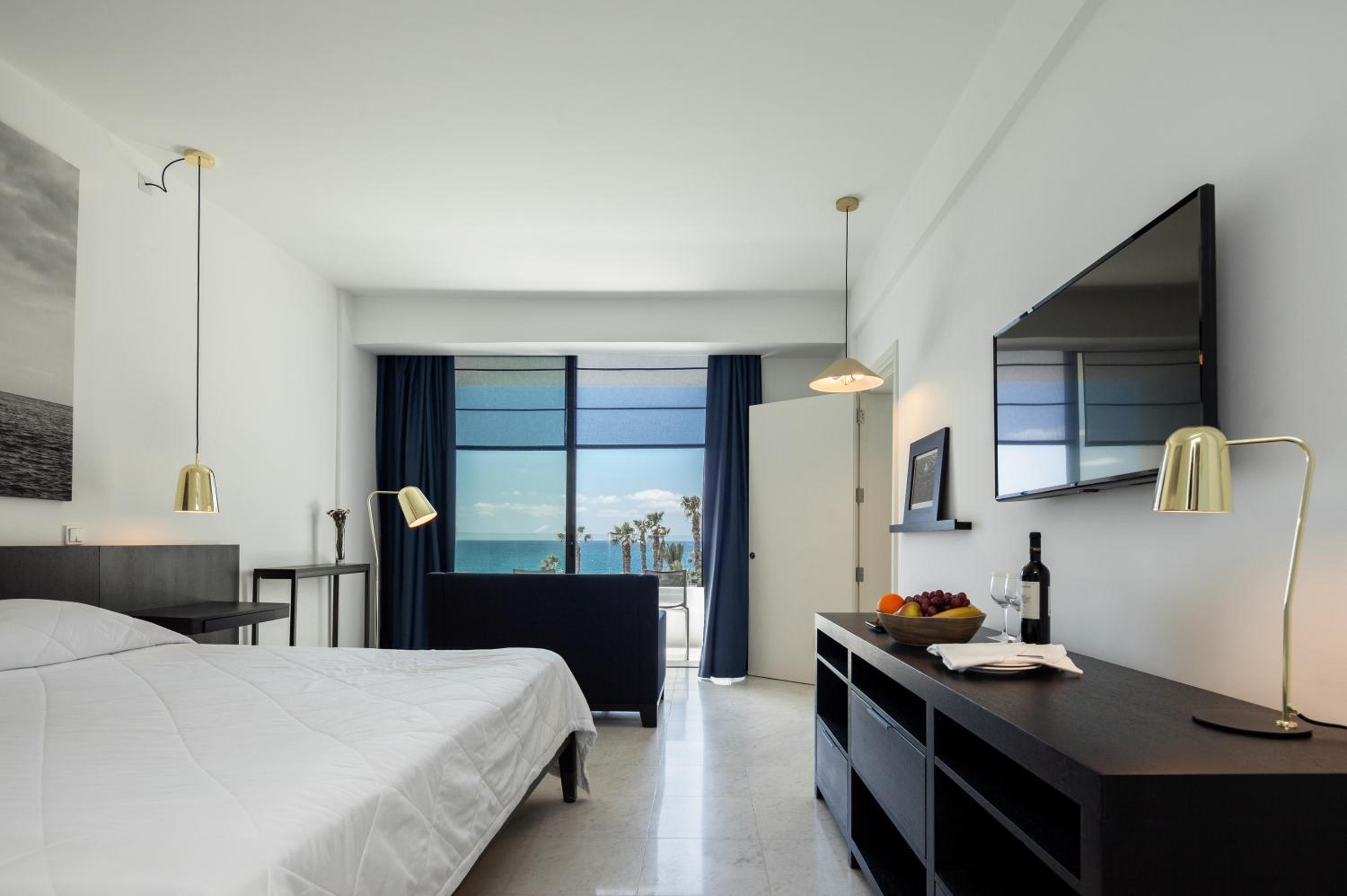 One-Bedroom Suite - Photo 1