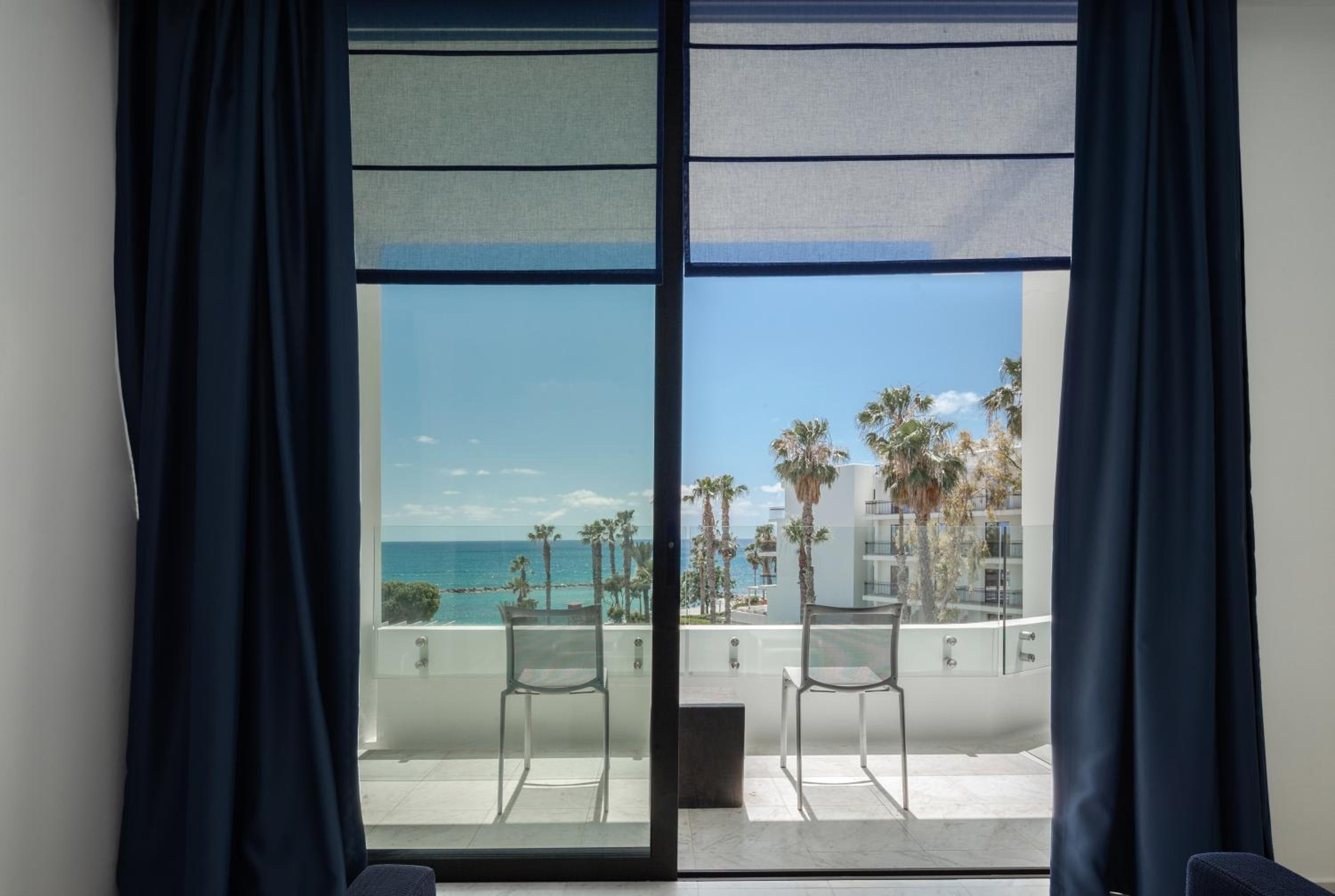 One-Bedroom Suite - Photo 7