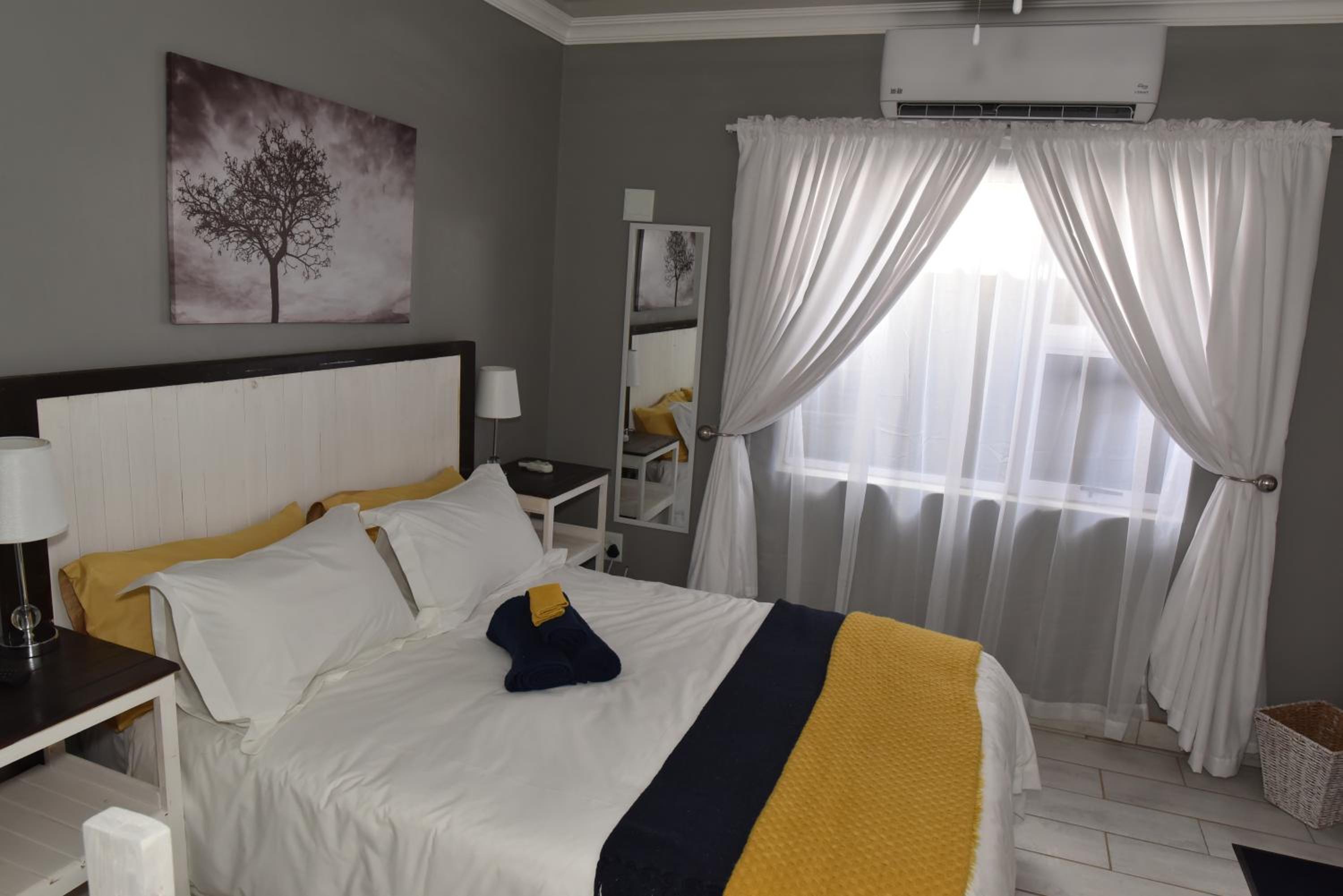 Budget Double Room - Photo 2