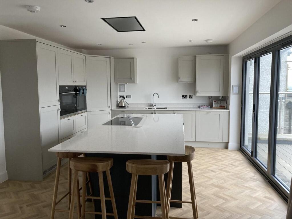 Four-Bedroom House photo 2