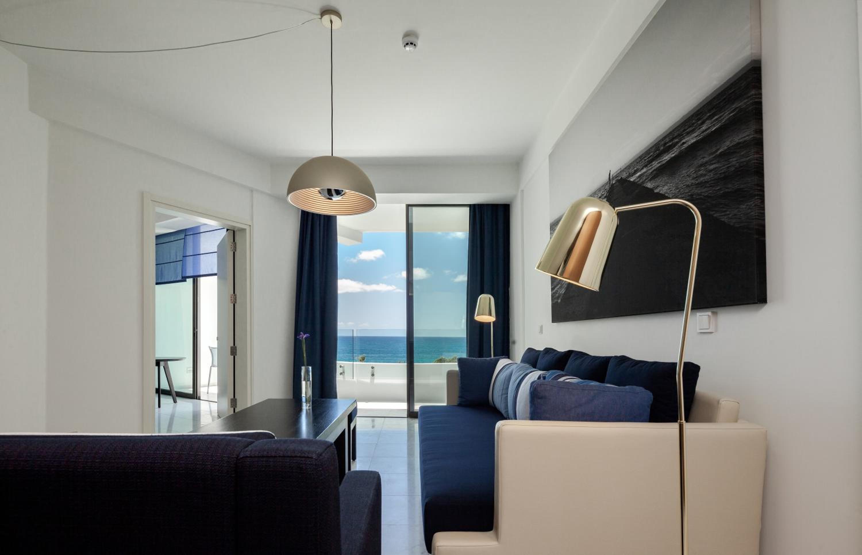 One-Bedroom Suite - Photo 3
