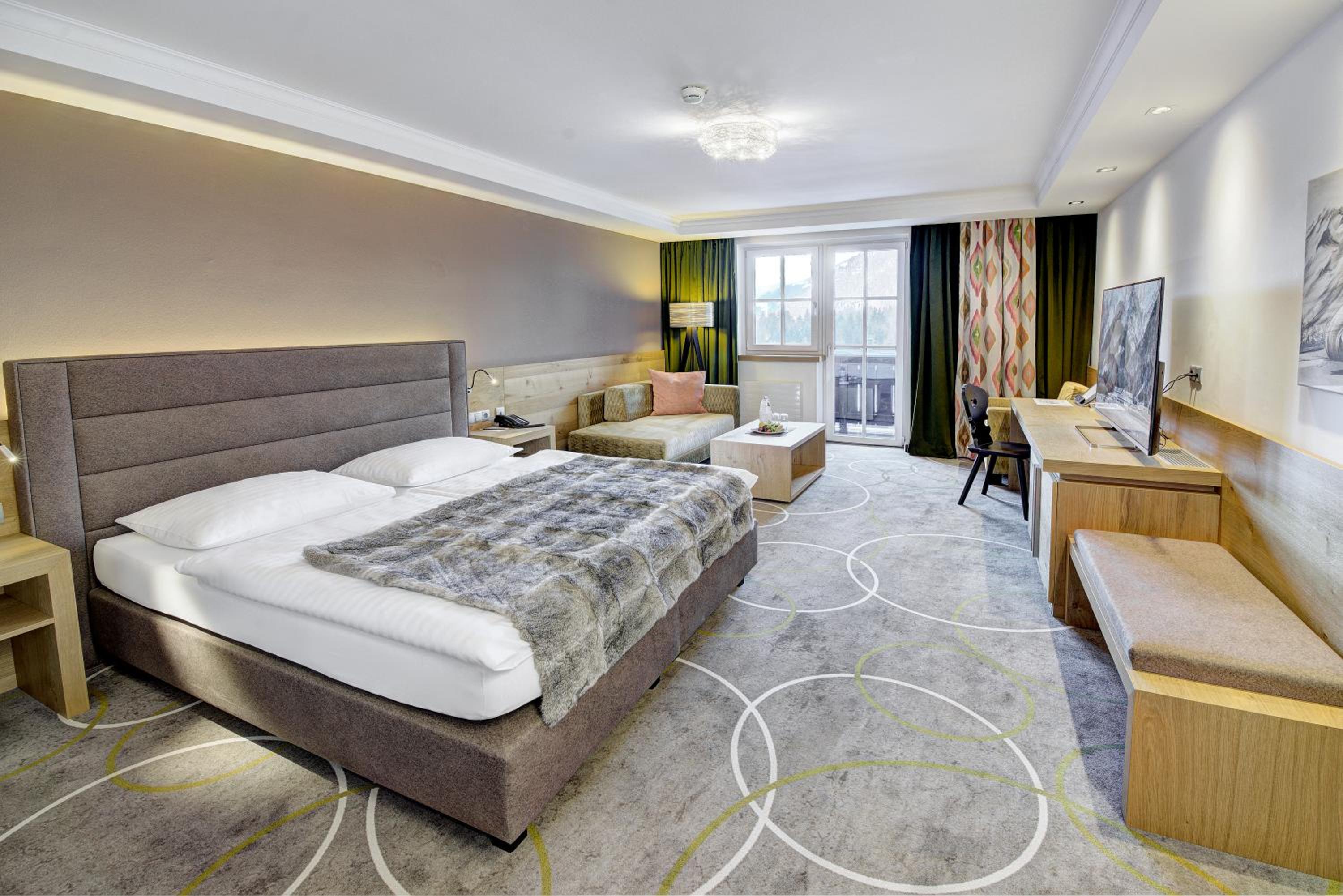 Doppelzimmer X-Large with Balcony photo 3