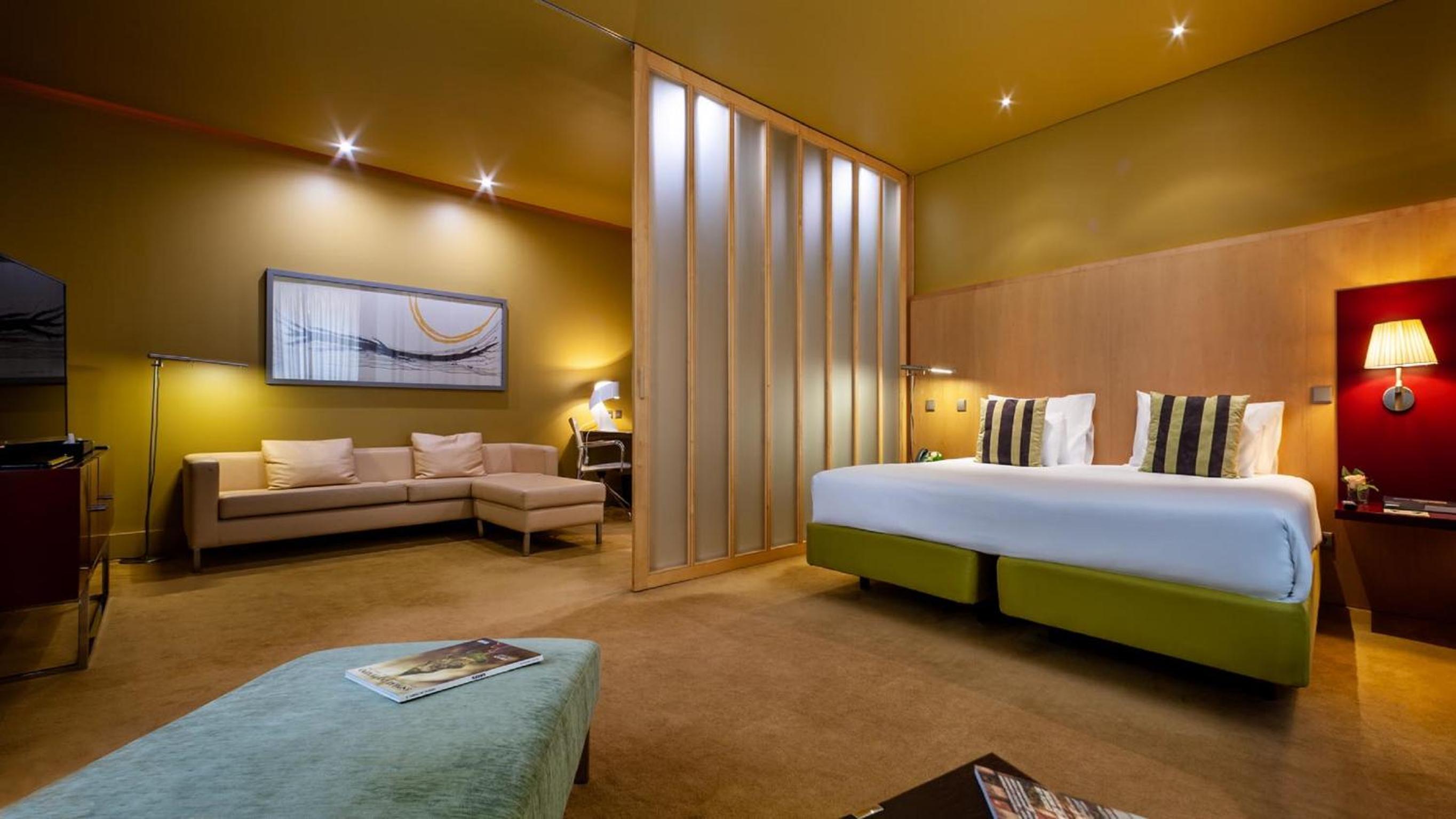 Suite - Photo 1