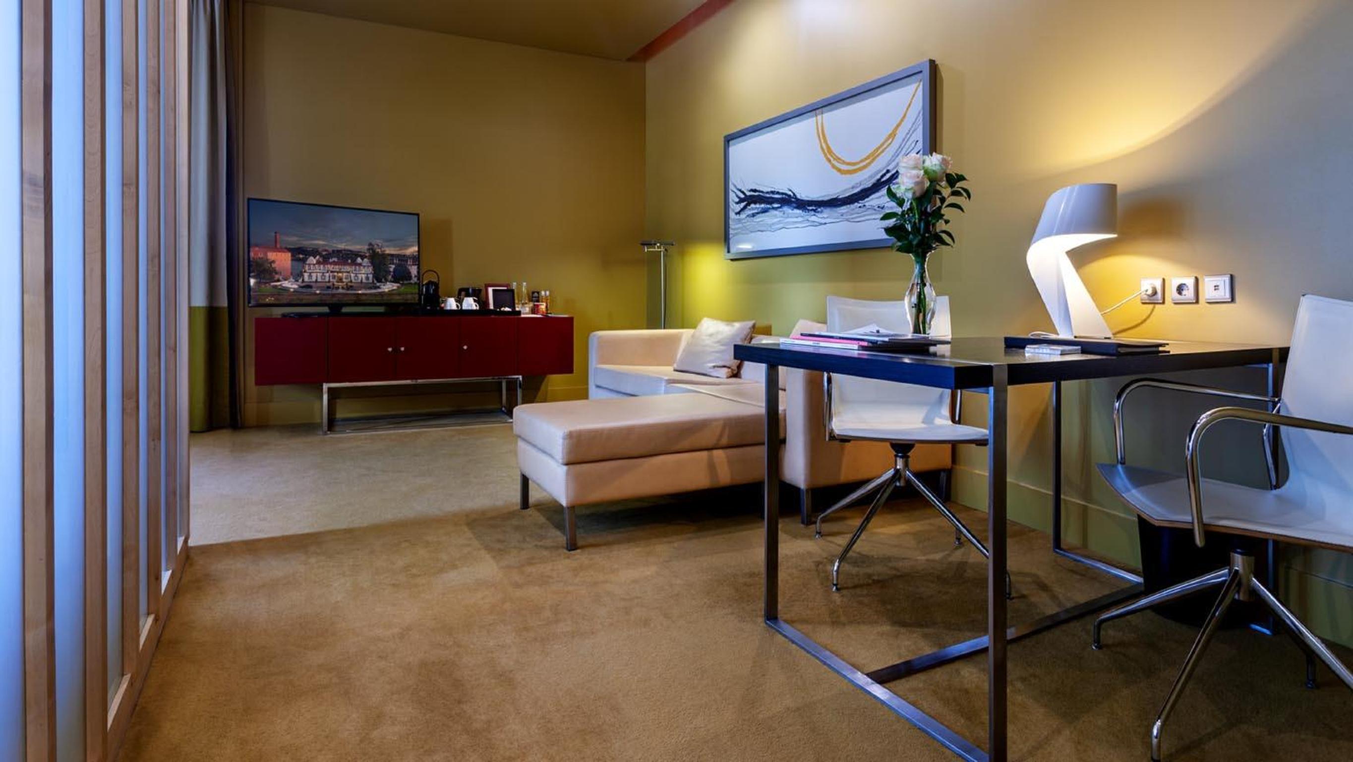 Suite - Photo 3