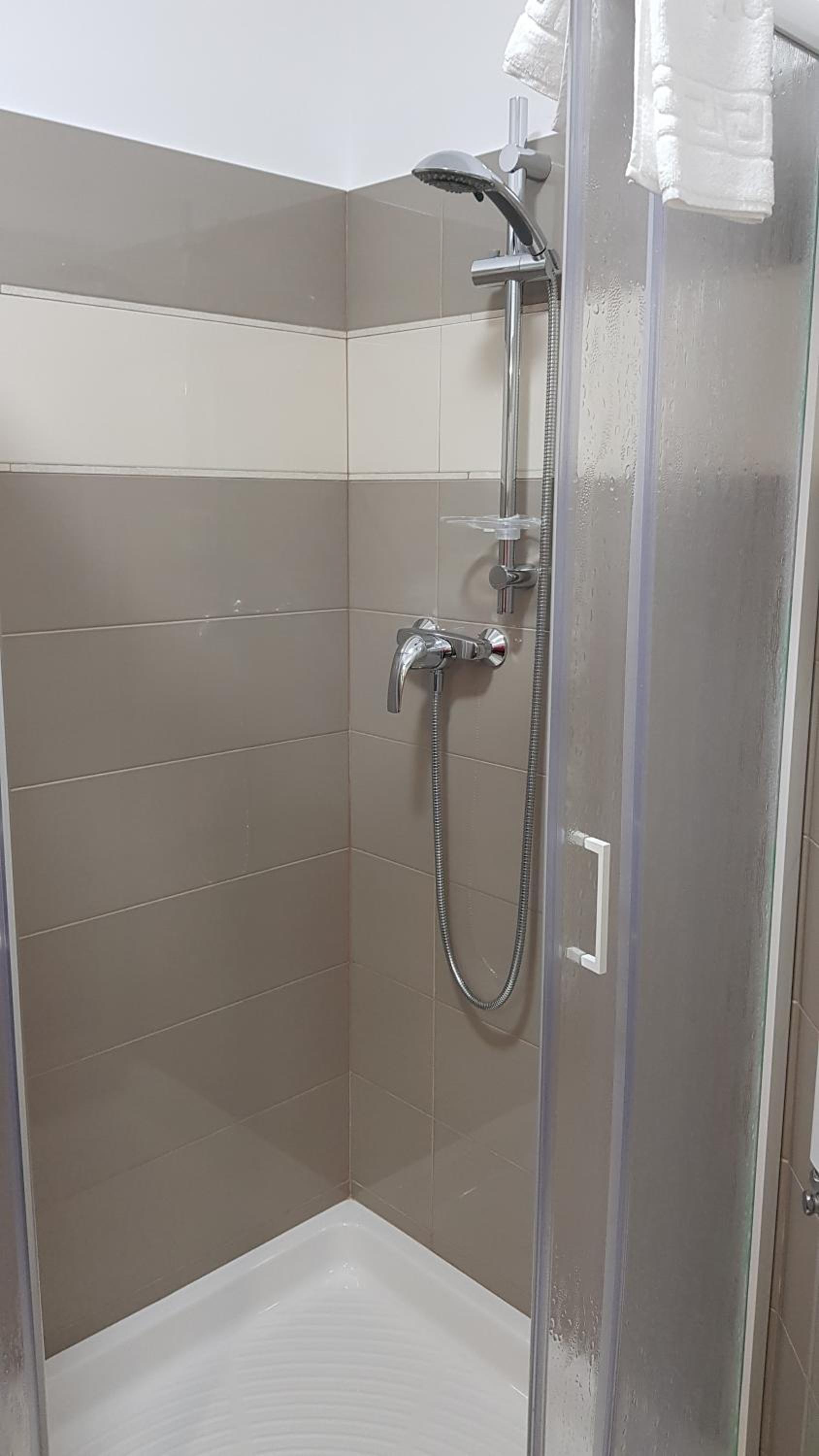 Double or Twin Room with Private Bathroom photo 2