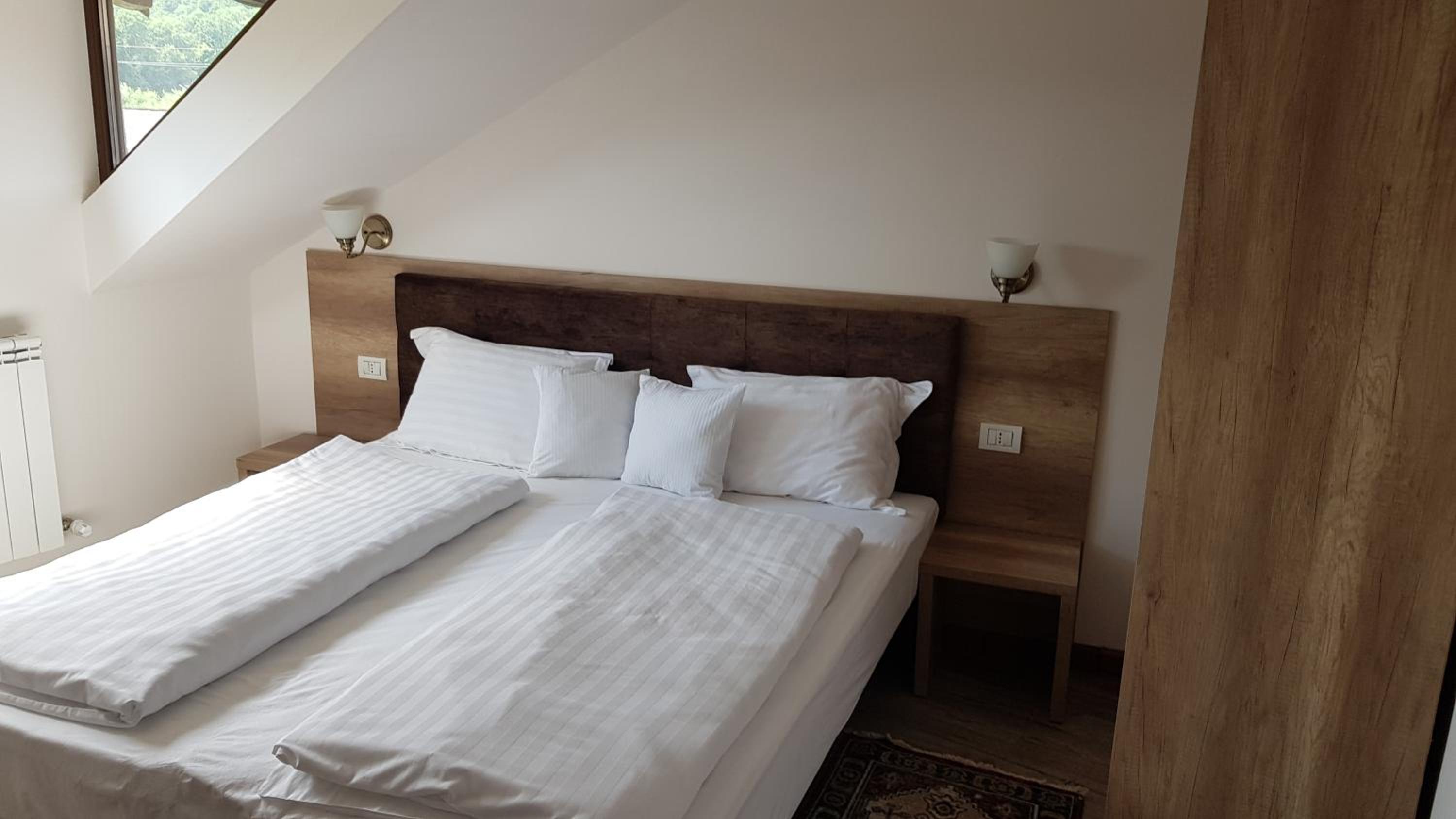 Double or Twin Room with Private Bathroom photo 1