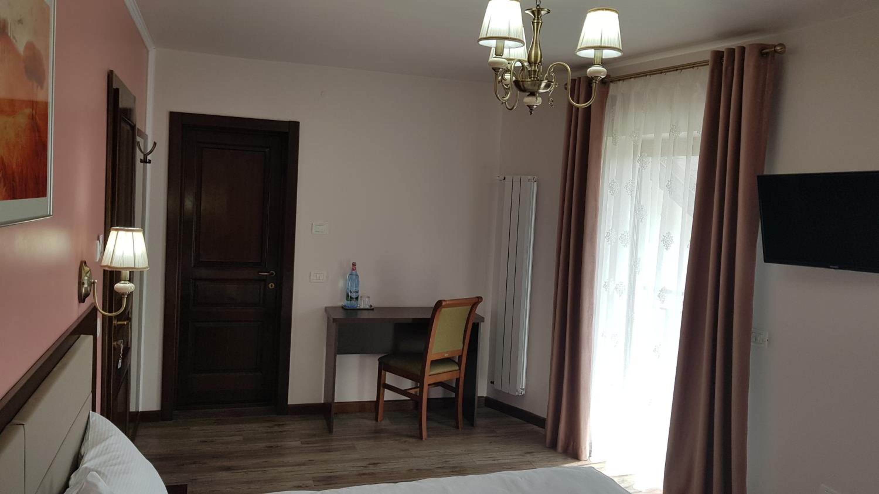 Double or Twin Room with Private Bathroom photo 3