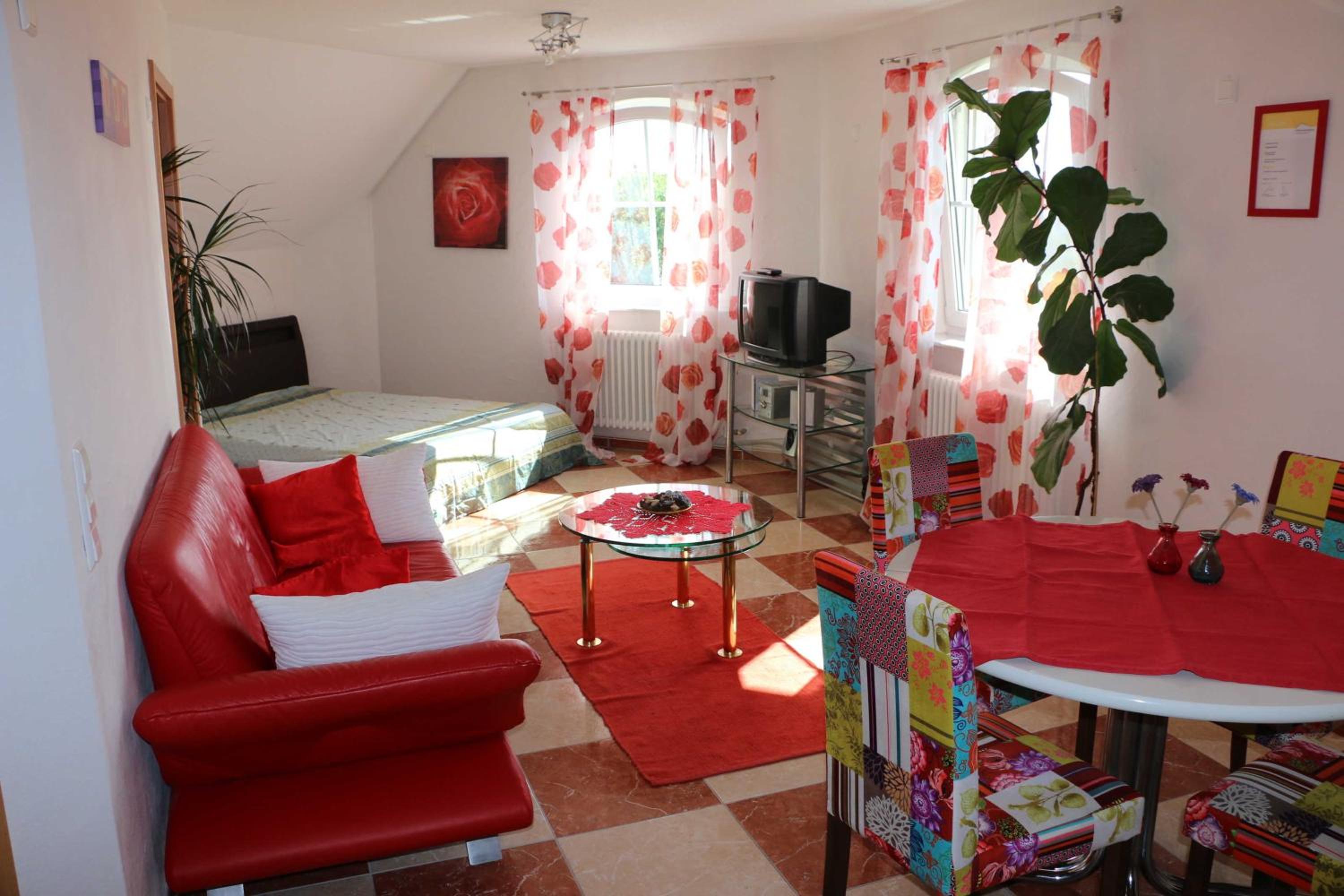 One-Bedroom Apartment with Shower photo 1