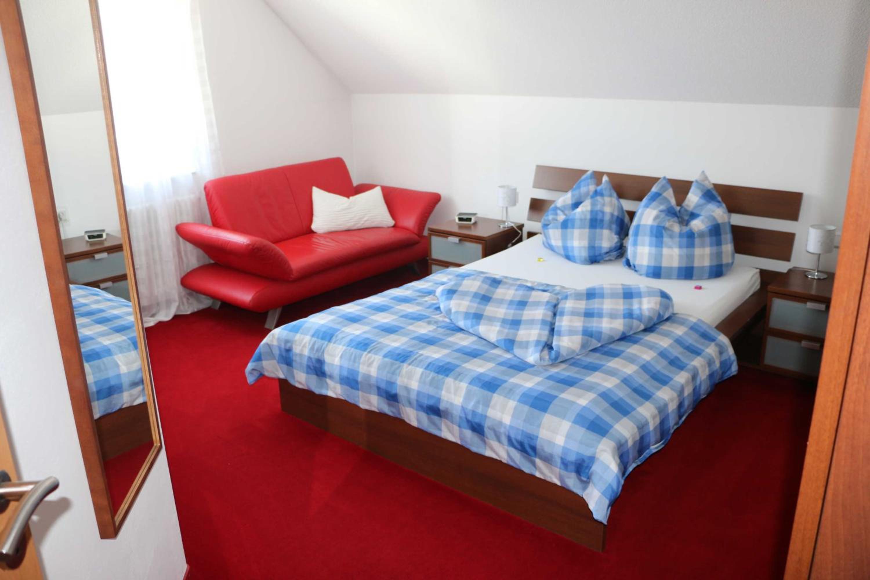 One-Bedroom Apartment with Shower photo 2