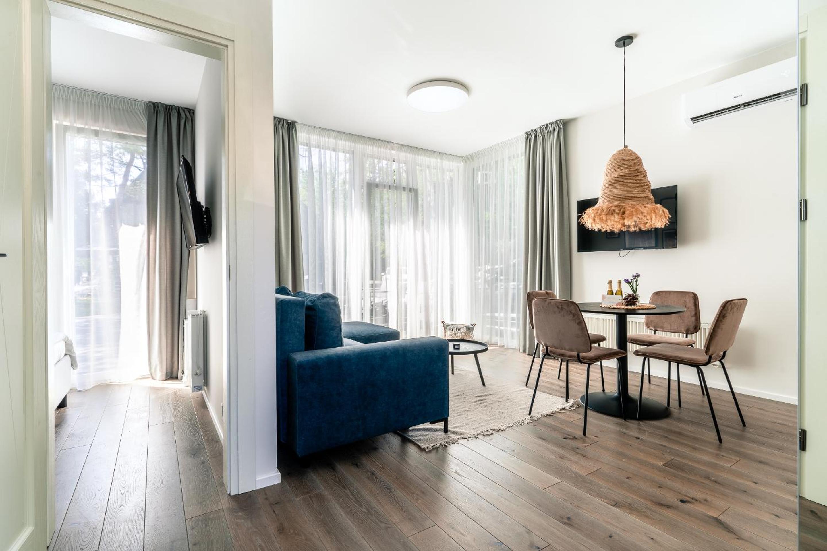 Apartment with Terrace - Photo 24