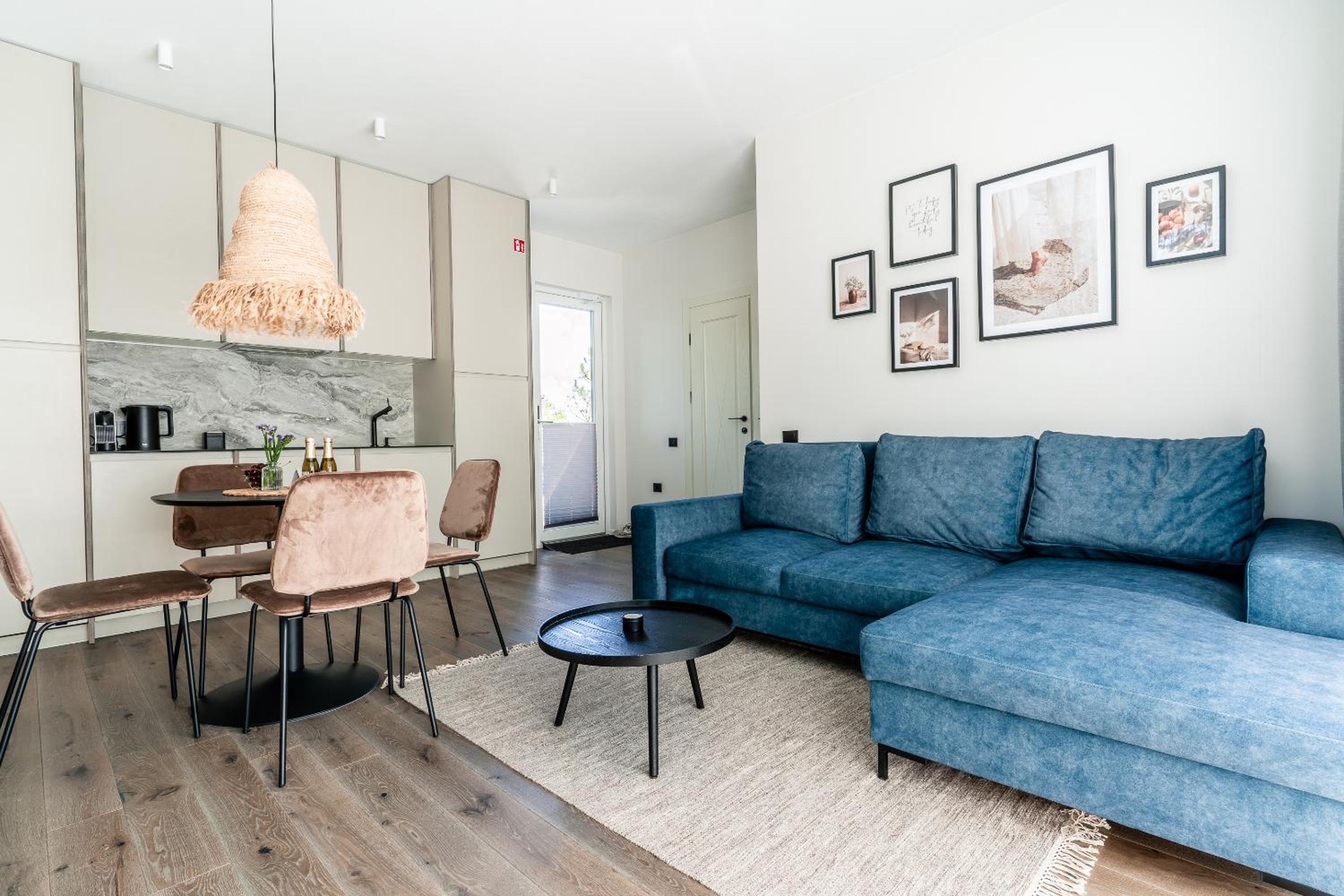 Apartment with Terrace - Photo 18