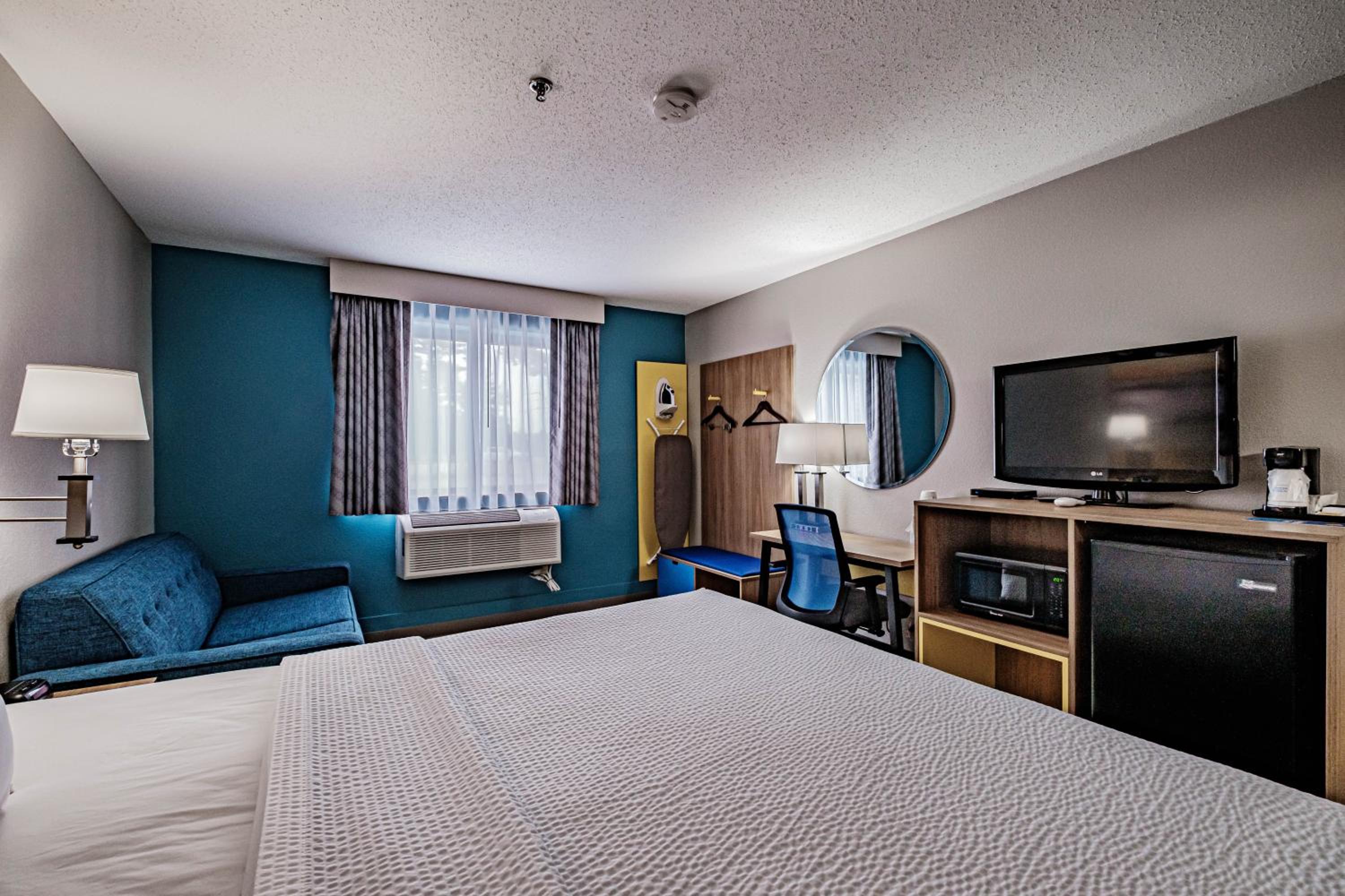 One-Bedroom King Suite - Non-Smoking photo 2