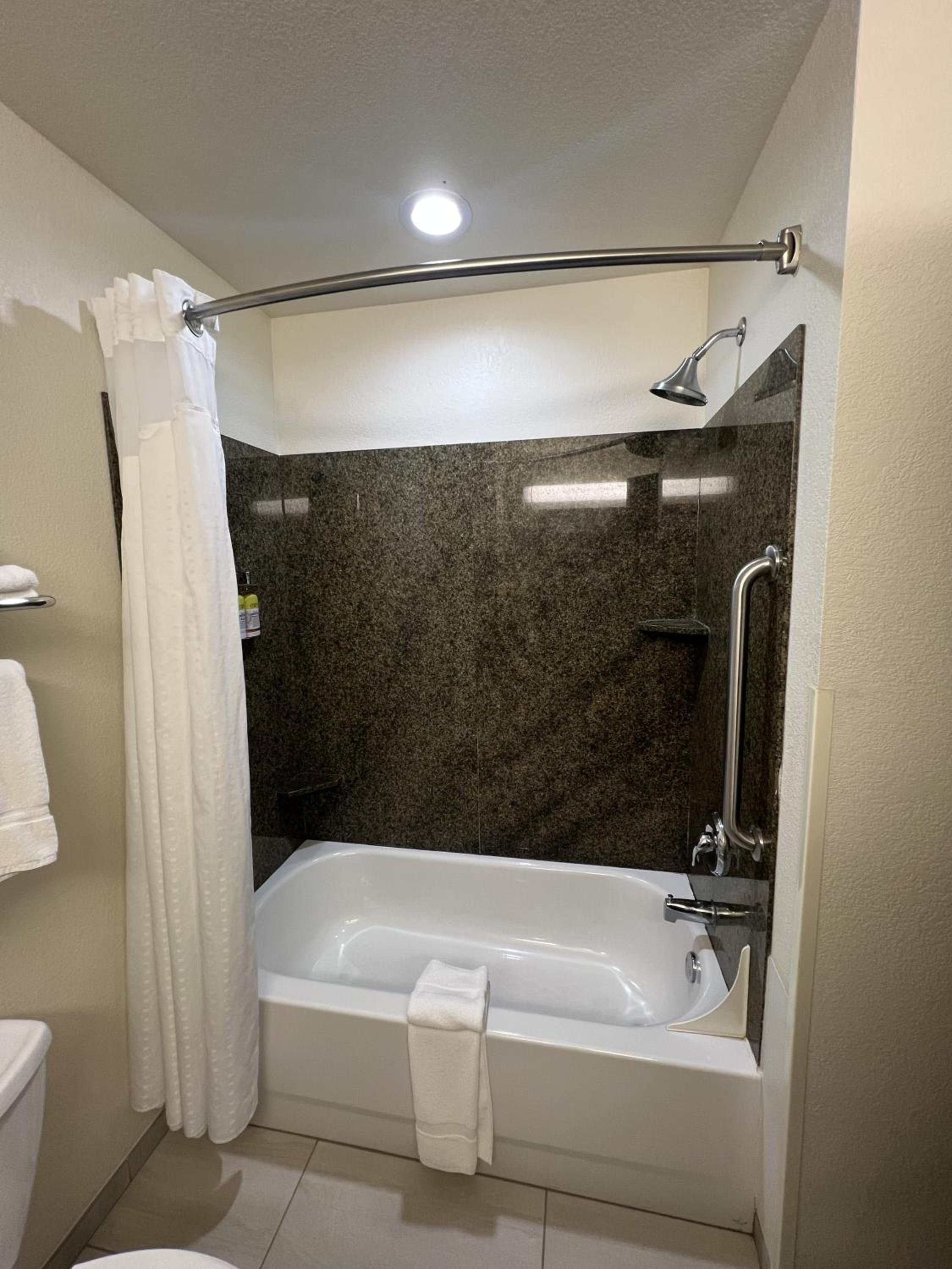 Standard King Room - Photo 4