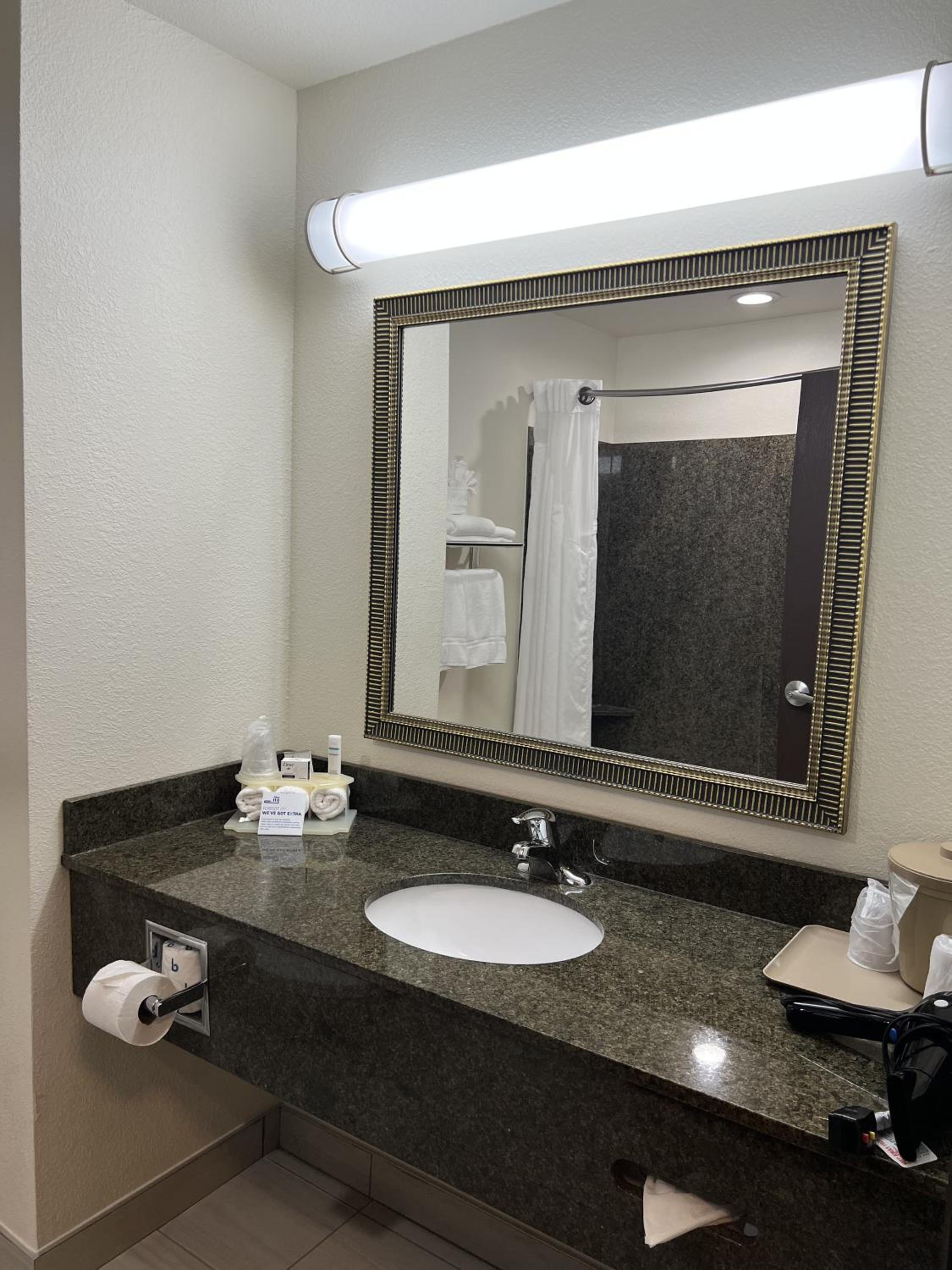 Standard King Room - Photo 5