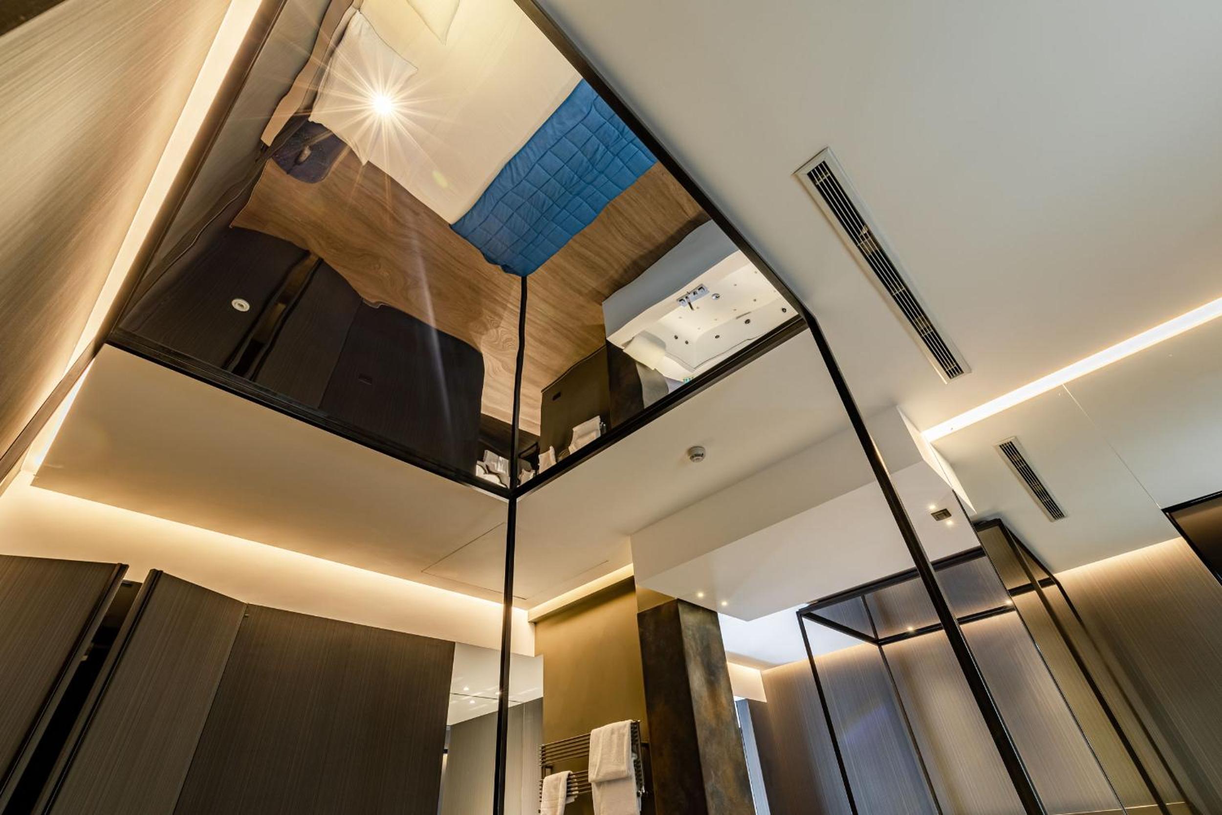 Deluxe Suite with Spa Bath photo 3