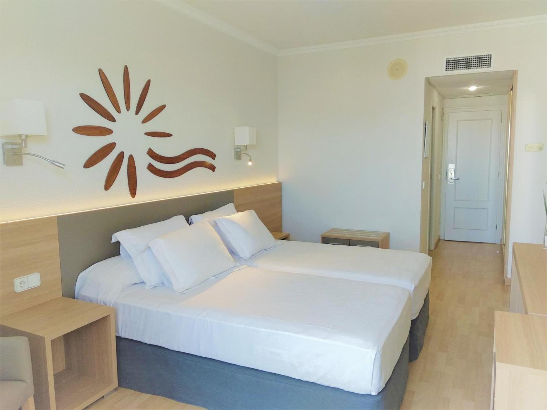 Double or Twin Room - Photo 7
