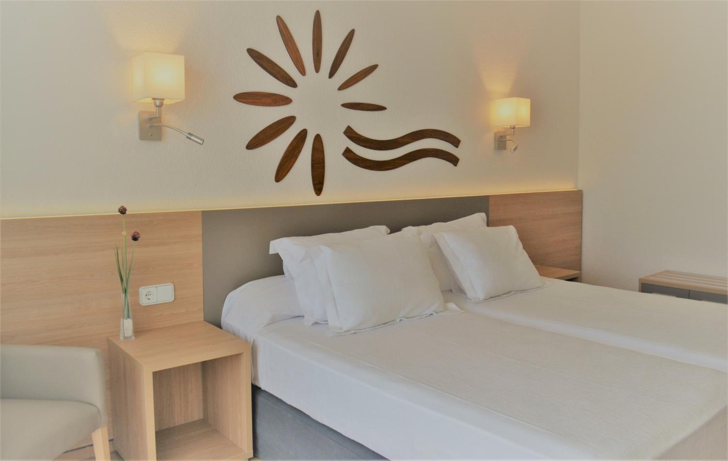Double or Twin Room - Photo 4